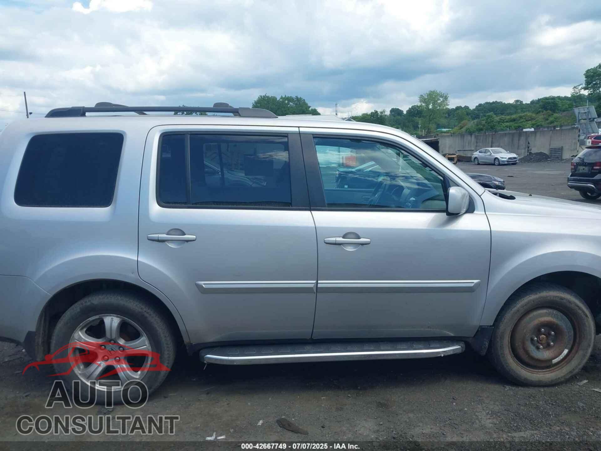 HONDA PILOT 2013 - 5FNYF4H48DB075911