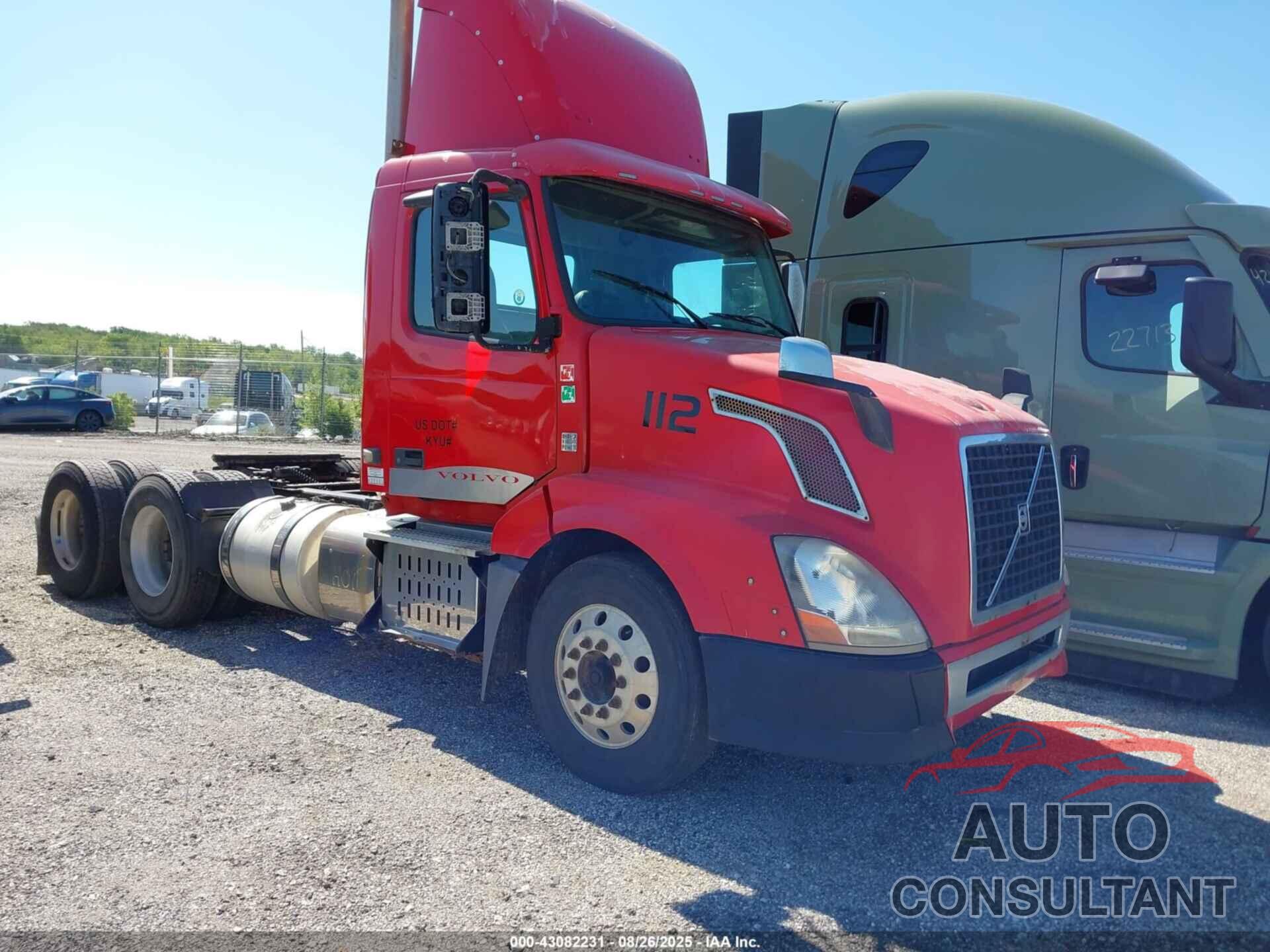 VOLVO VN 2011 - 4V4NC9EG2BN530164