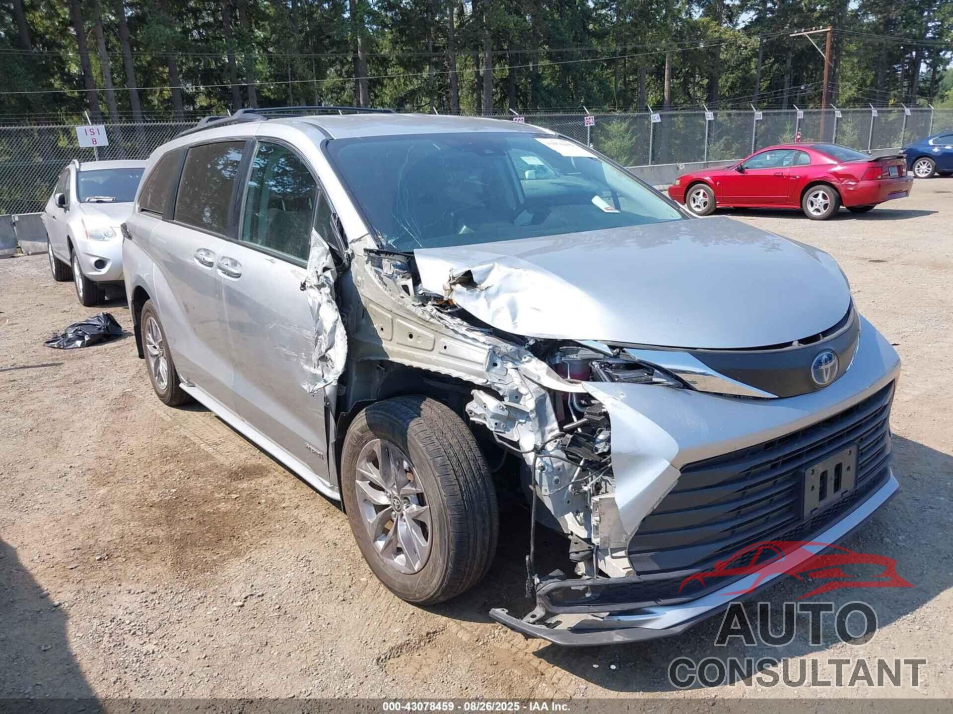 TOYOTA SIENNA 2021 - 5TDKRKEC9MS056714