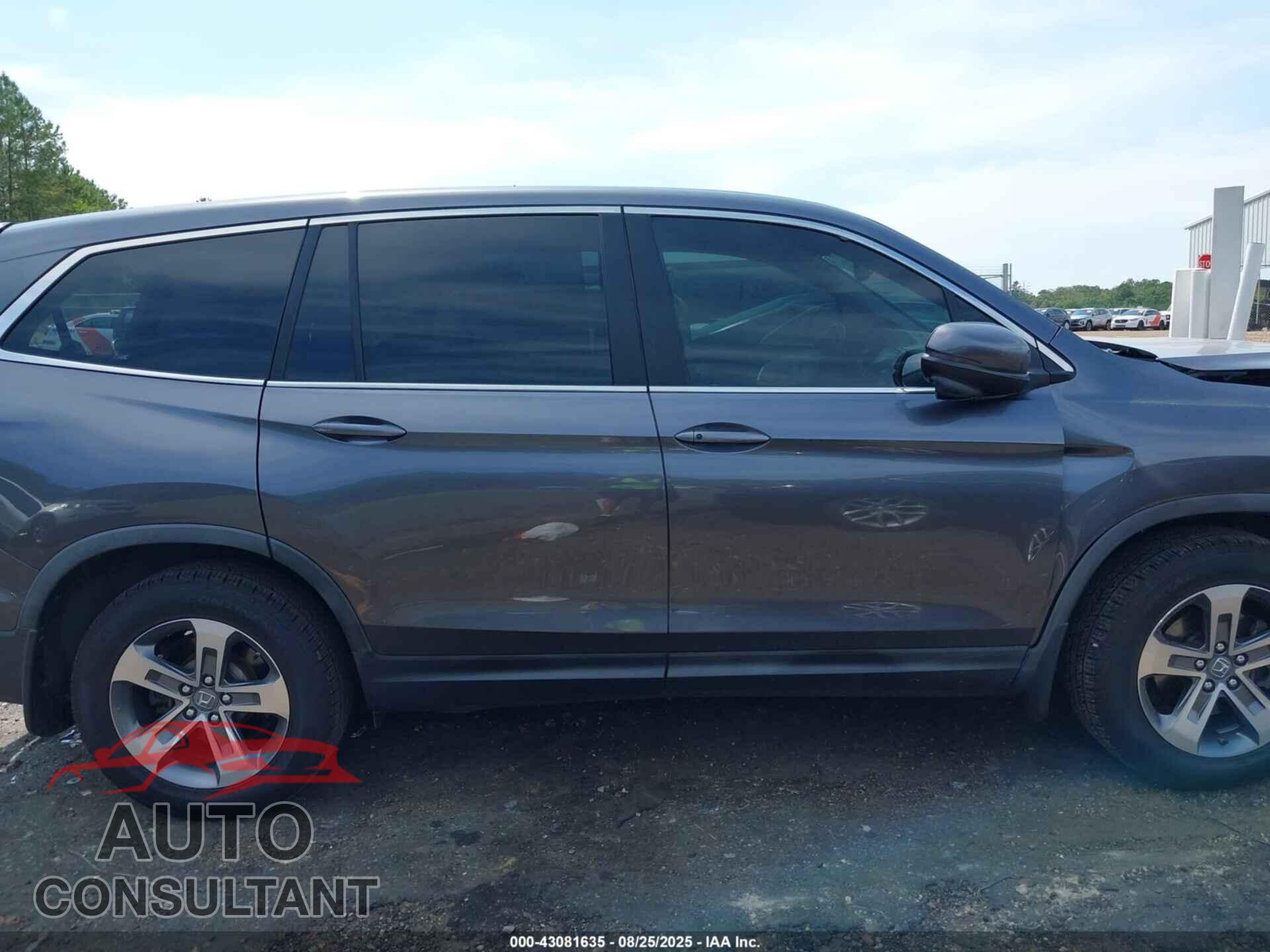 HONDA PILOT 2017 - 5FNYF5H88HB009406