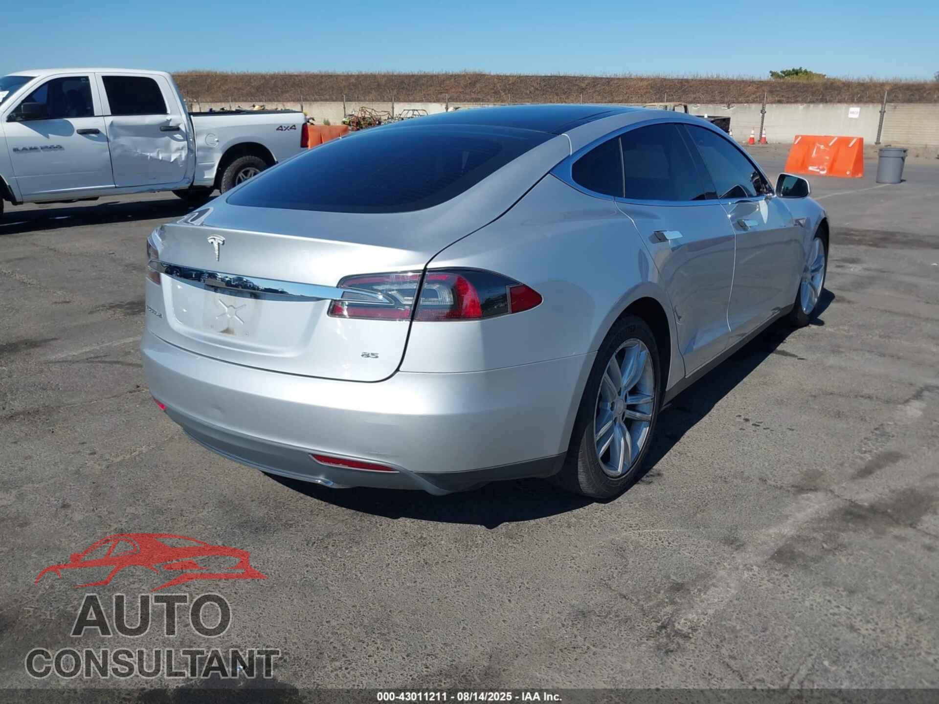 TESLA MODEL S 2013 - 5YJSA1CN8DFP12993