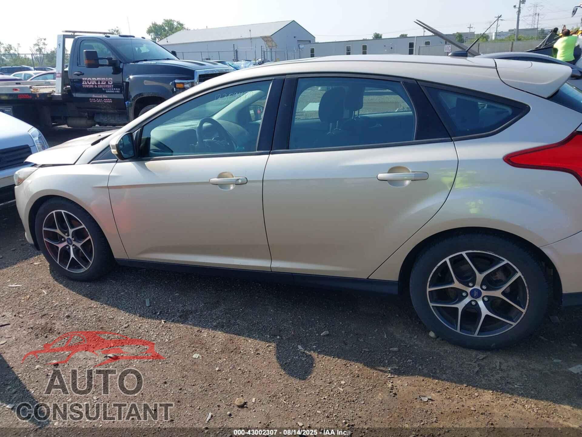 FORD FOCUS 2017 - 1FADP3M24HL323784