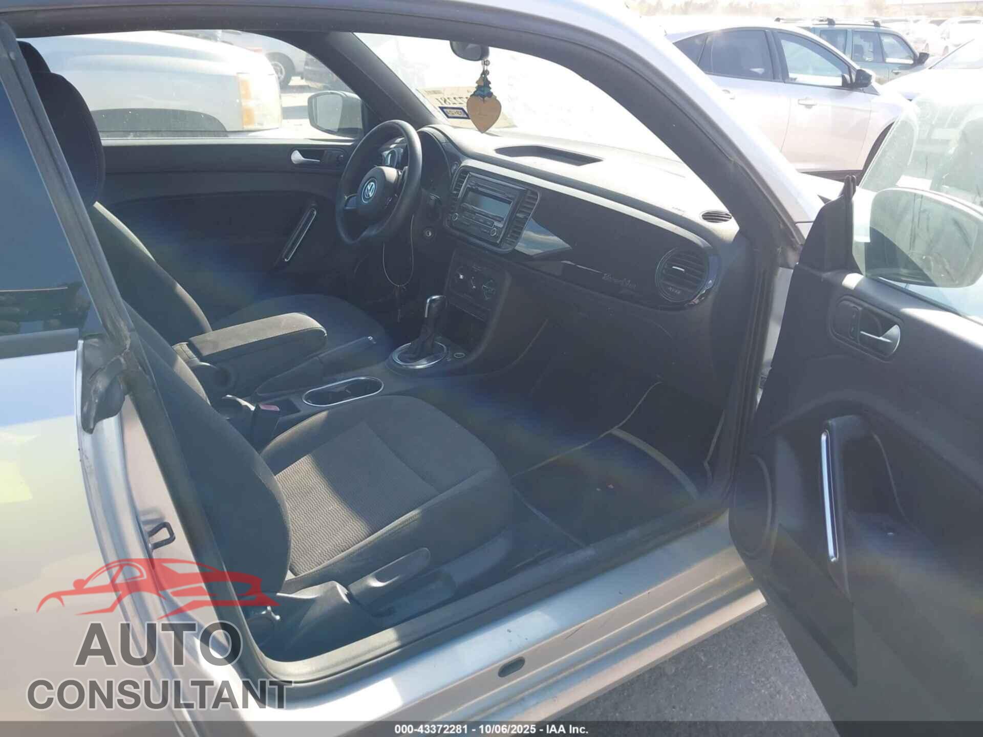 VOLKSWAGEN BEETLE 2014 - 3VWF17AT3EM645882