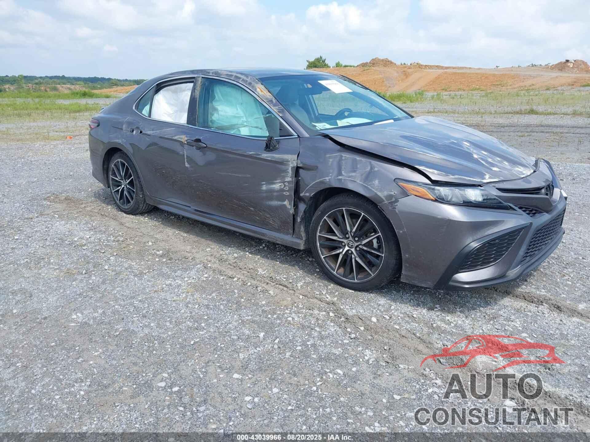 TOYOTA CAMRY 2021 - 4T1G11AK1MU610257