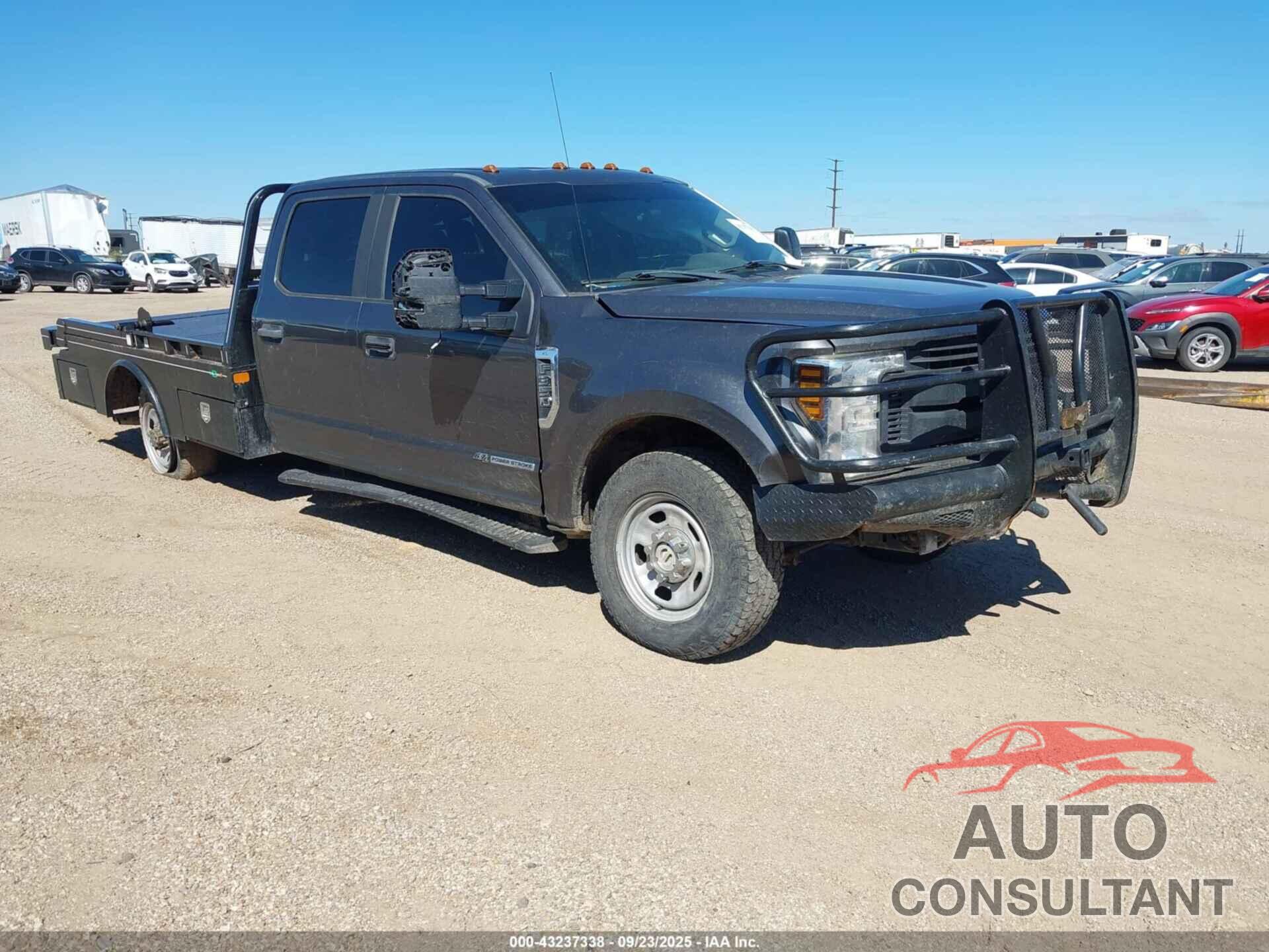FORD F-350 CHASSIS 2018 - 1FD8W3FT7JEB96166