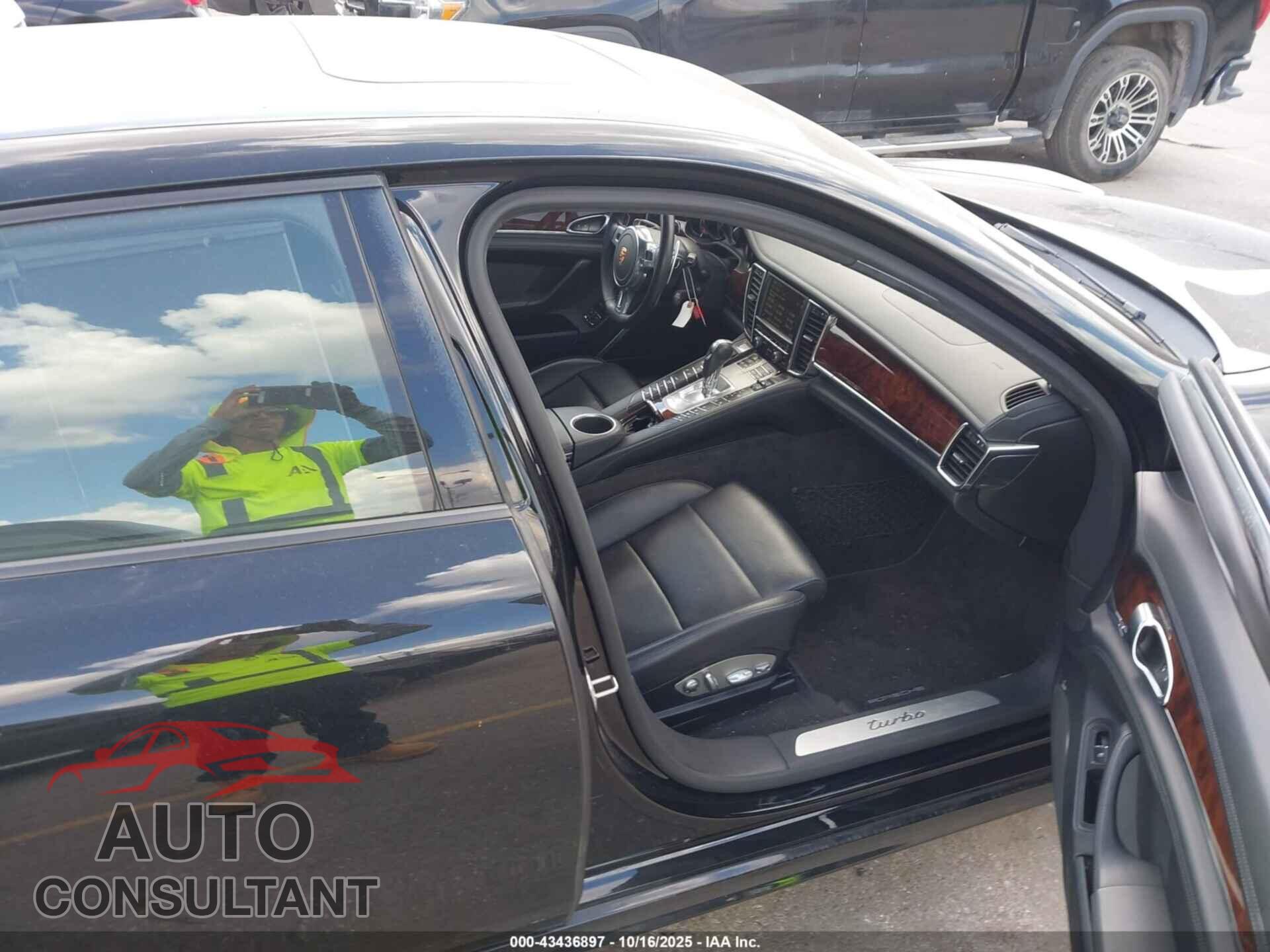 PORSCHE PANAMERA 2014 - WP0BC2A74EL077077
