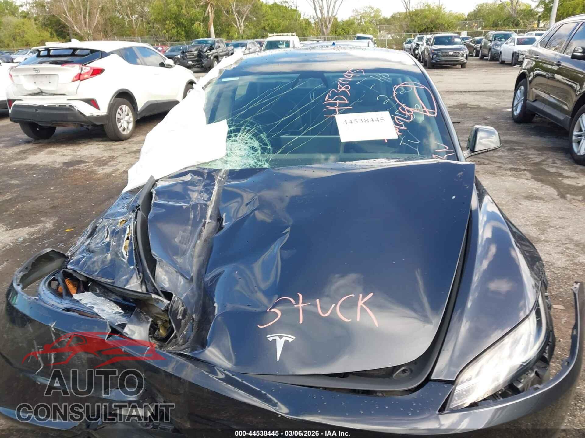 TESLA MODEL 3 2024 - 5YJ3E1EA9RF760156