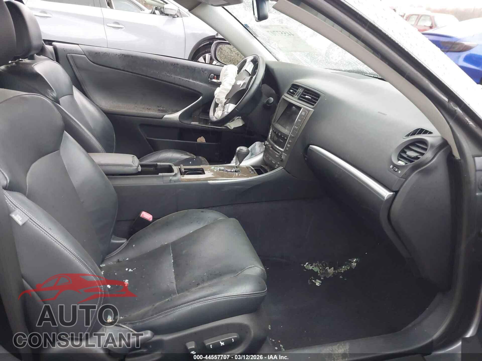 LEXUS IS 250C 2012 - JTHFF2C24C2521487