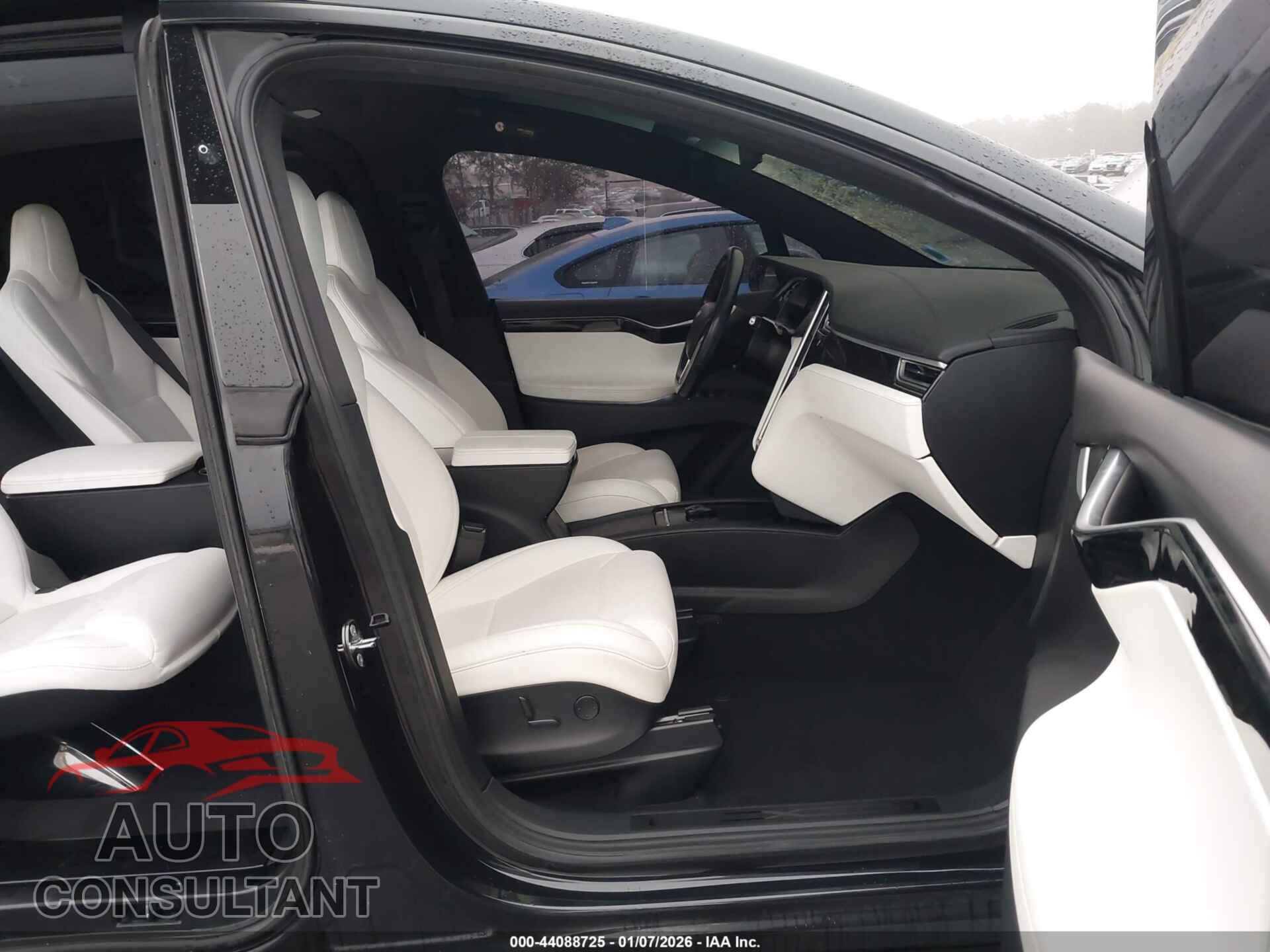 TESLA MODEL X 2017 - 5YJXCBE26HF064875