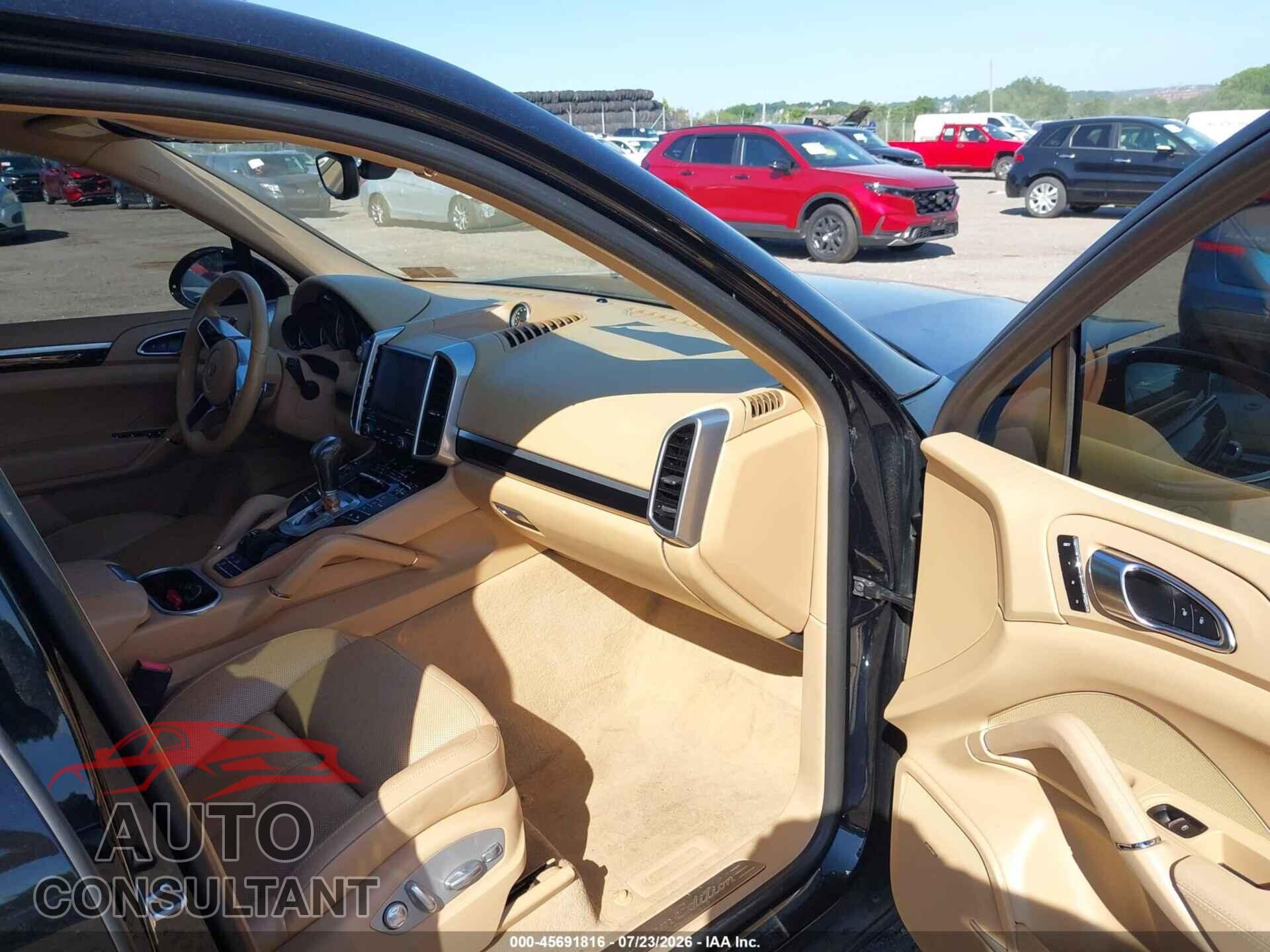 PORSCHE CAYENNE 2017 - WP1AA2A26HKA84031