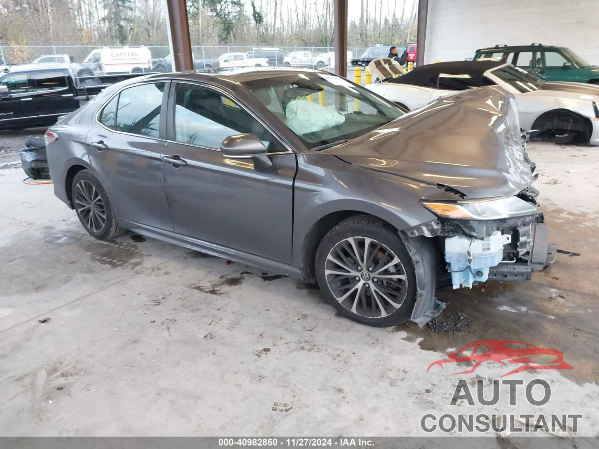 TOYOTA CAMRY 2018 - 4T1B11HK3JU652733