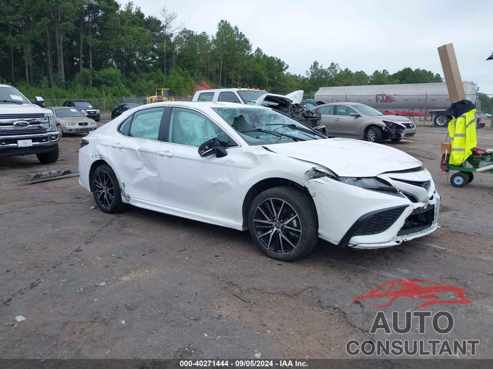 TOYOTA CAMRY 2023 - 4T1G11AK8PU749421