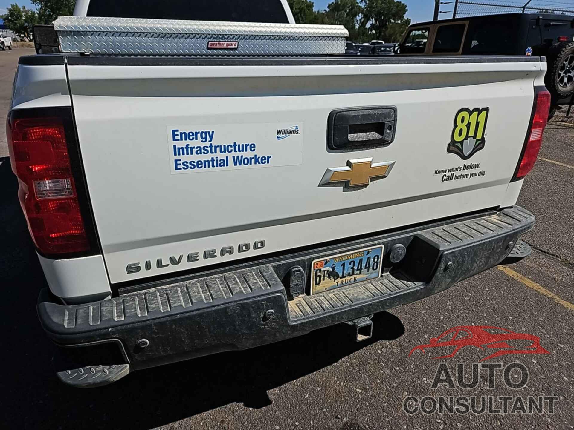 CHEVROLET SILVERADO 1500 2018 - 3GCUKNEC6JG339161