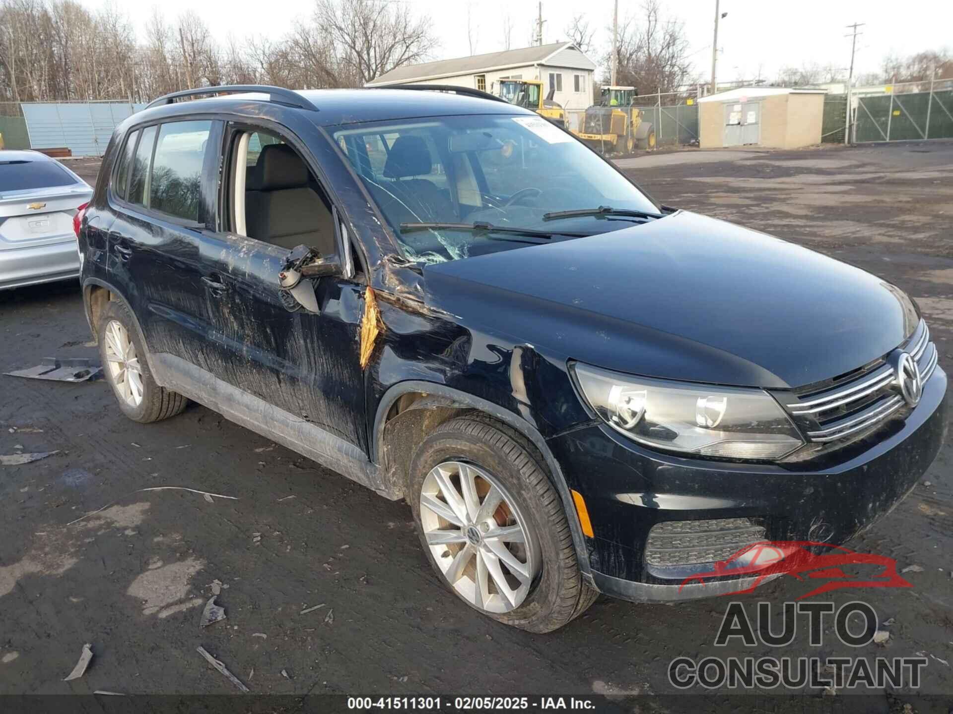 VOLKSWAGEN TIGUAN 2017 - WVGBV7AX8HK043253