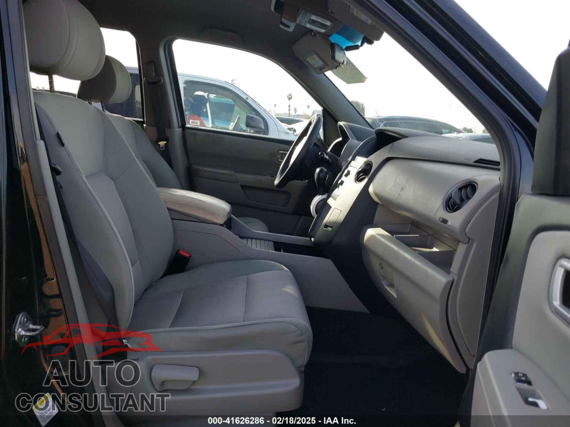 HONDA PILOT 2011 - 5FNYF3H48BB043824
