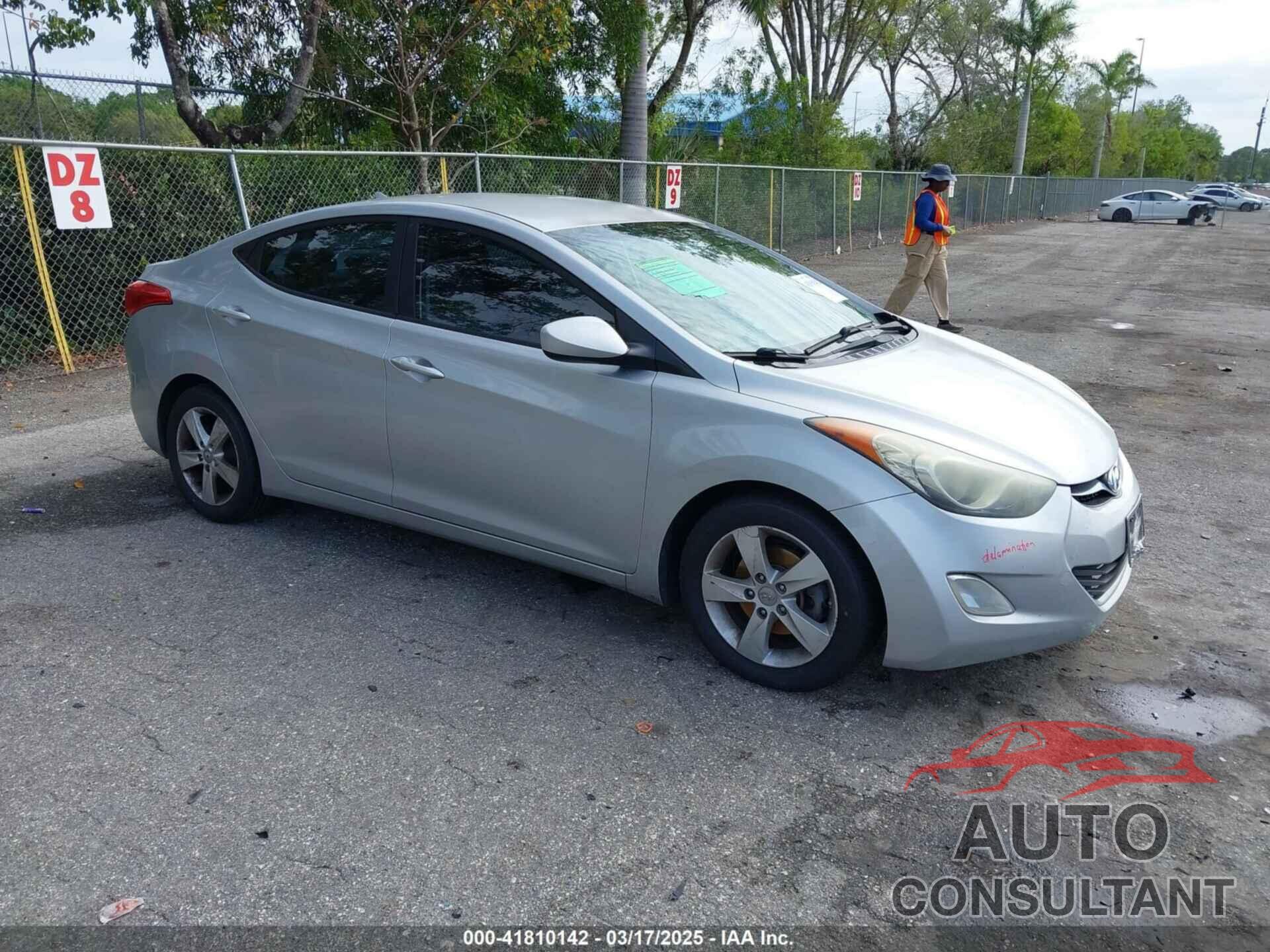 HYUNDAI ELANTRA 2013 - 5NPDH4AE9DH338890