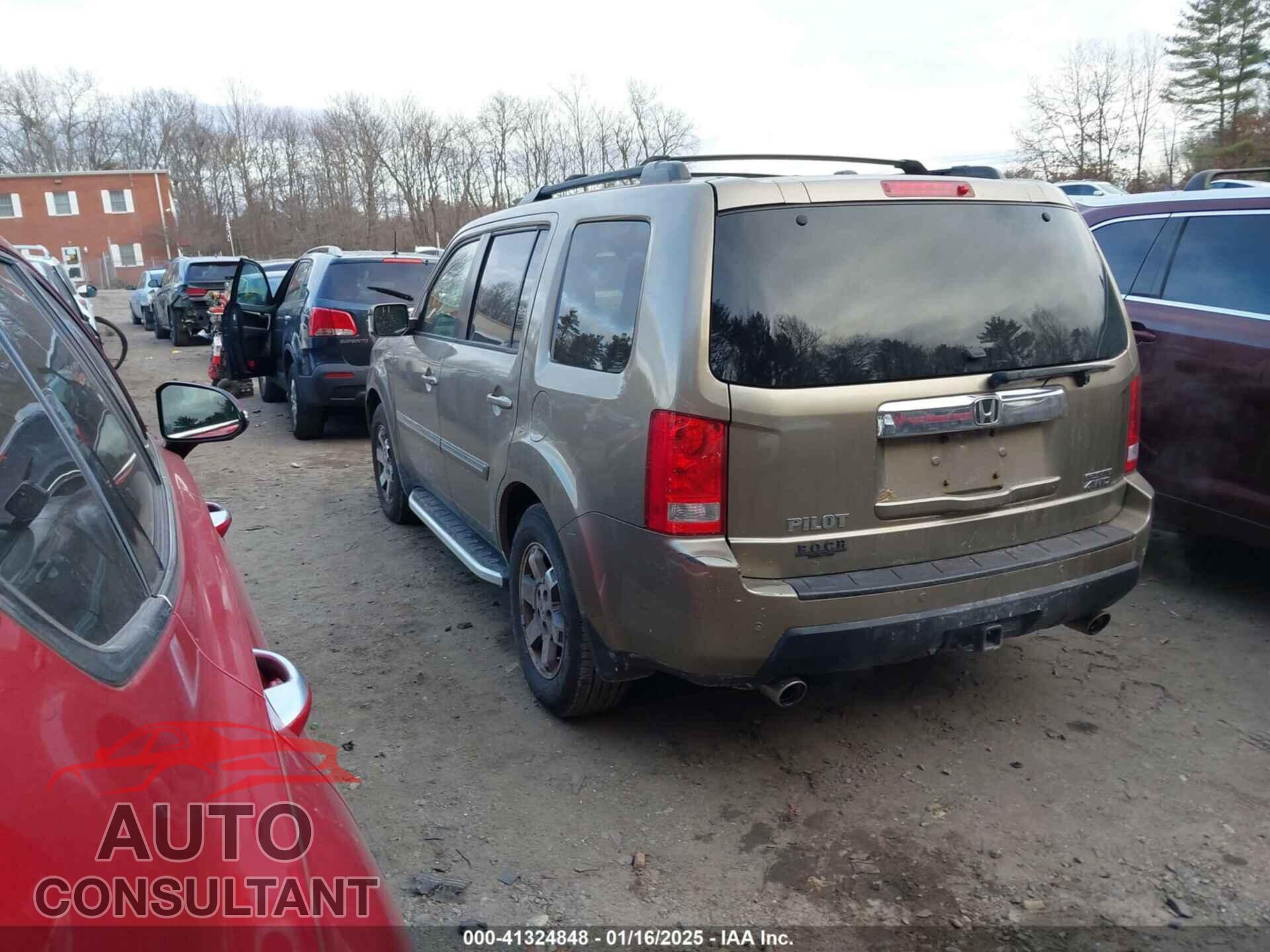 HONDA PILOT 2011 - 5FNYF4H98BB008931
