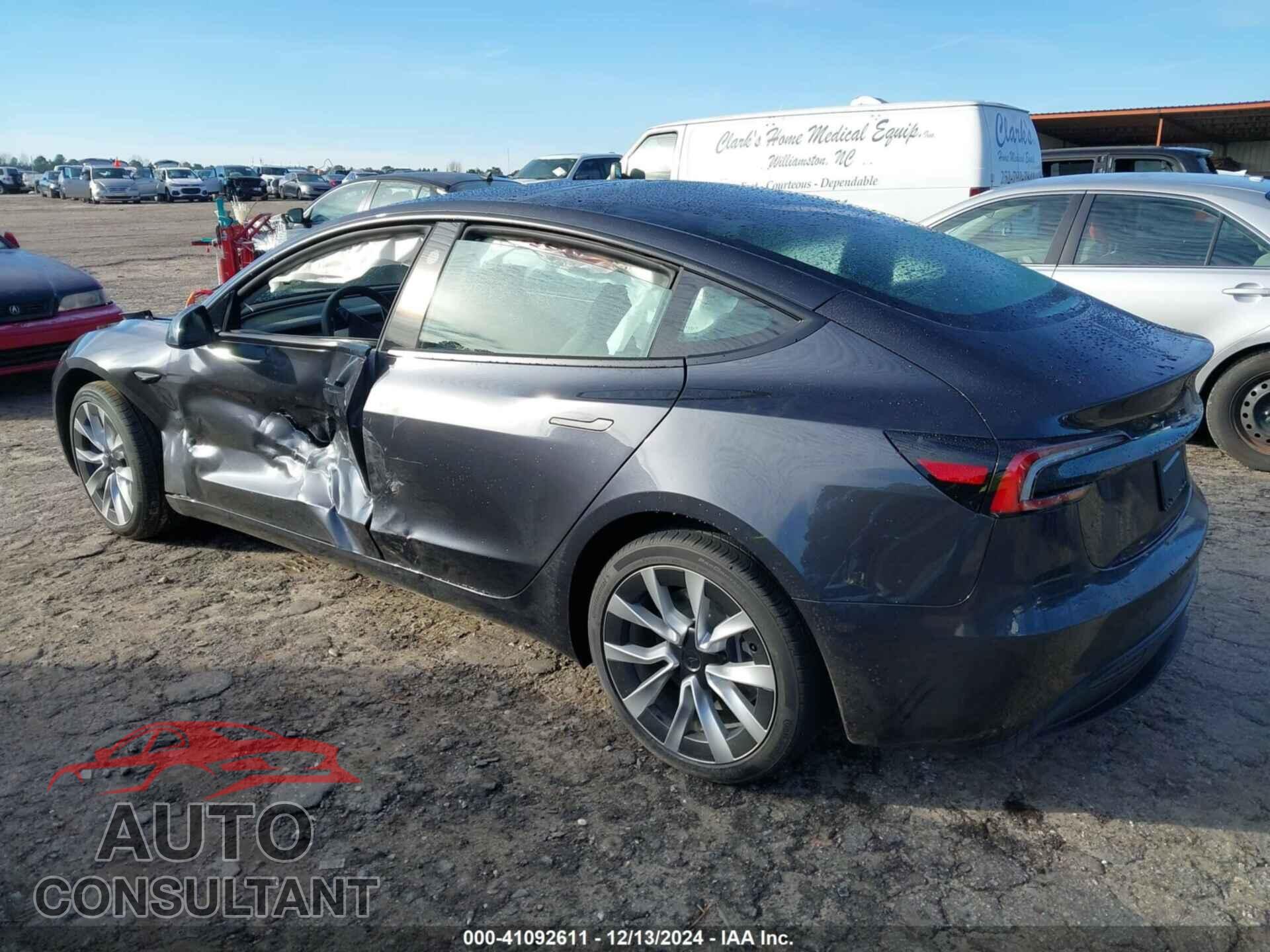 TESLA MODEL 3 2024 - 5YJ3E1EA8RF828740