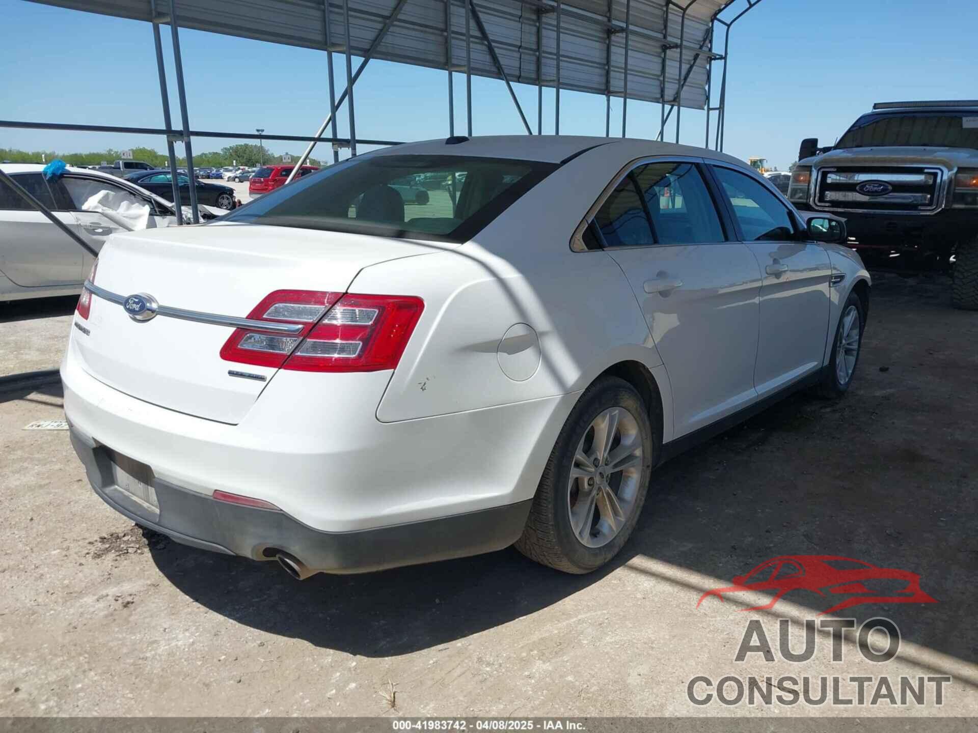 FORD TAURUS 2018 - 1FAHP2D82JG126885