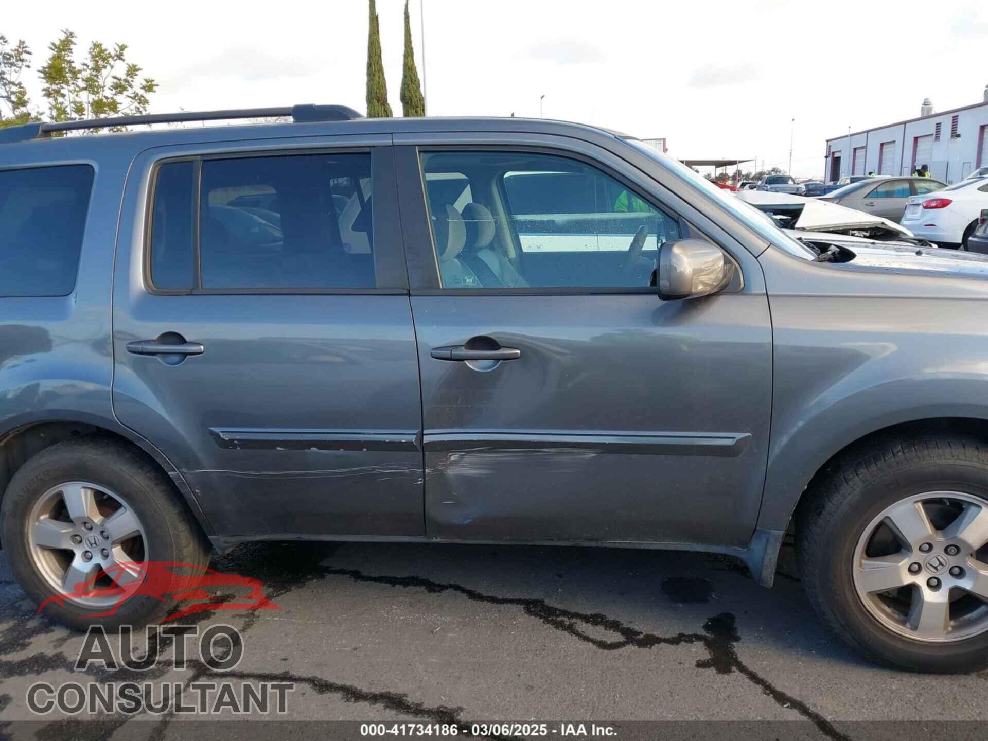 HONDA PILOT 2011 - 5FNYF3H50BB014374