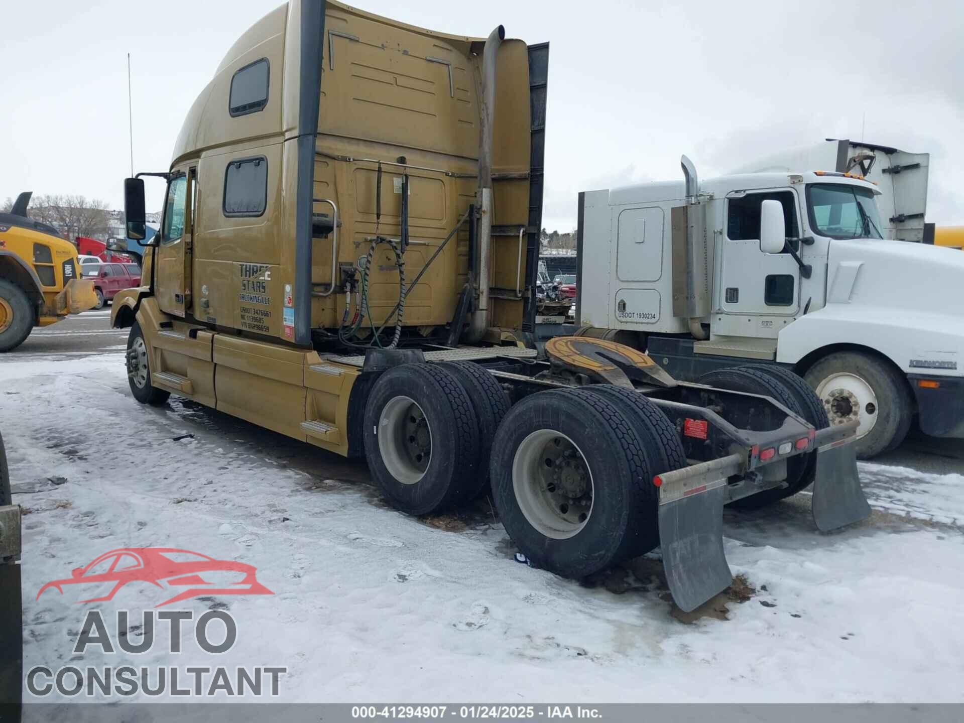 VOLVO VN 2011 - 4V4NC9EH7BN296659
