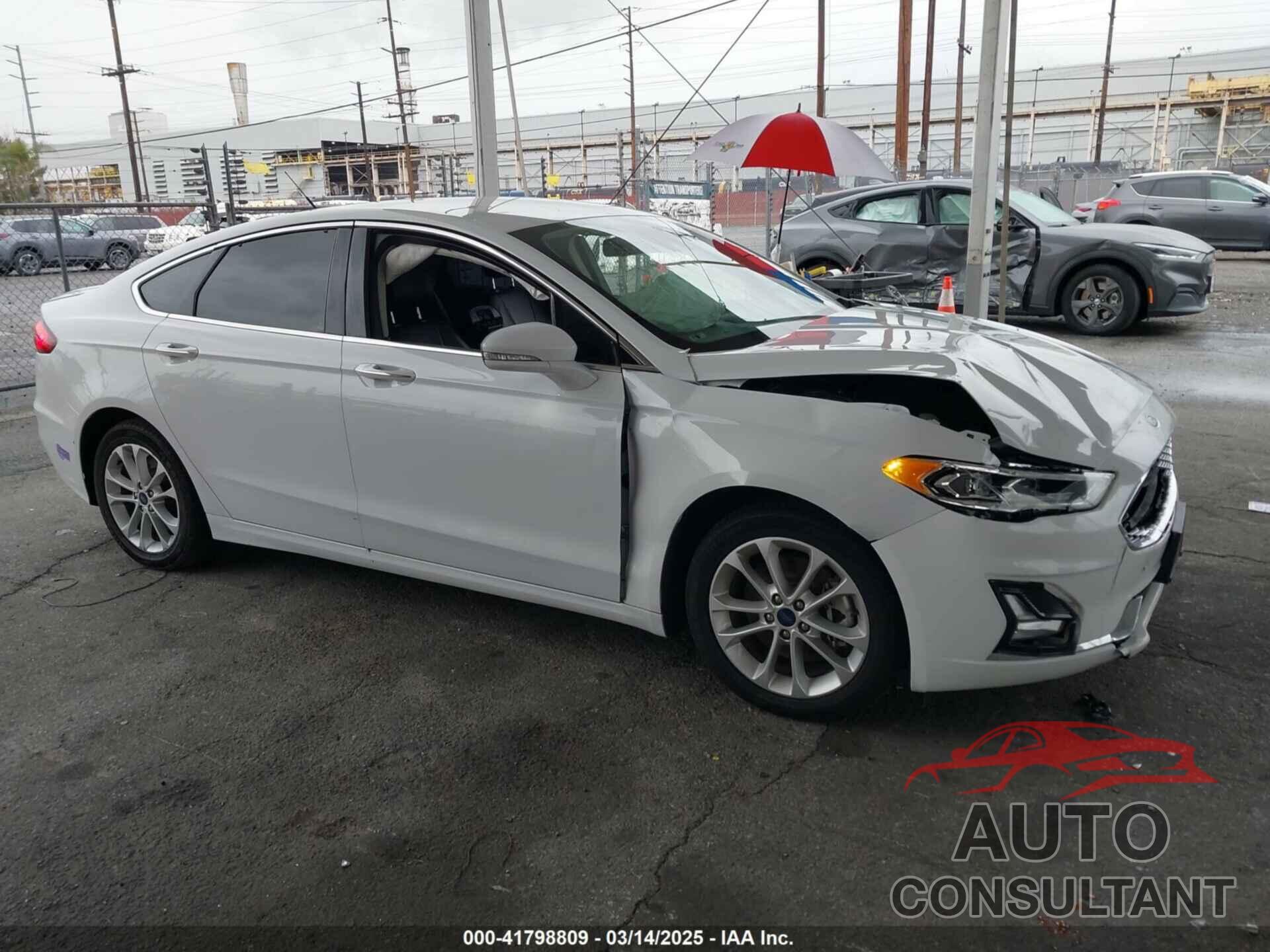 FORD FUSION ENERGI 2019 - 3FA6P0SU3KR251786