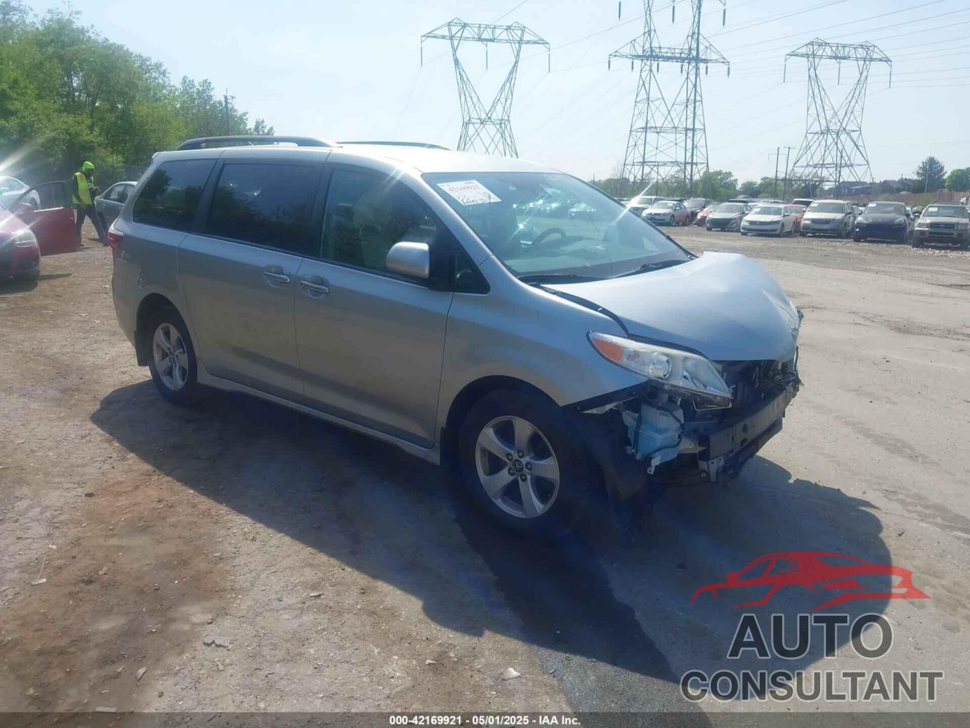 TOYOTA SIENNA 2019 - 5TDKZ3DC9KS981398