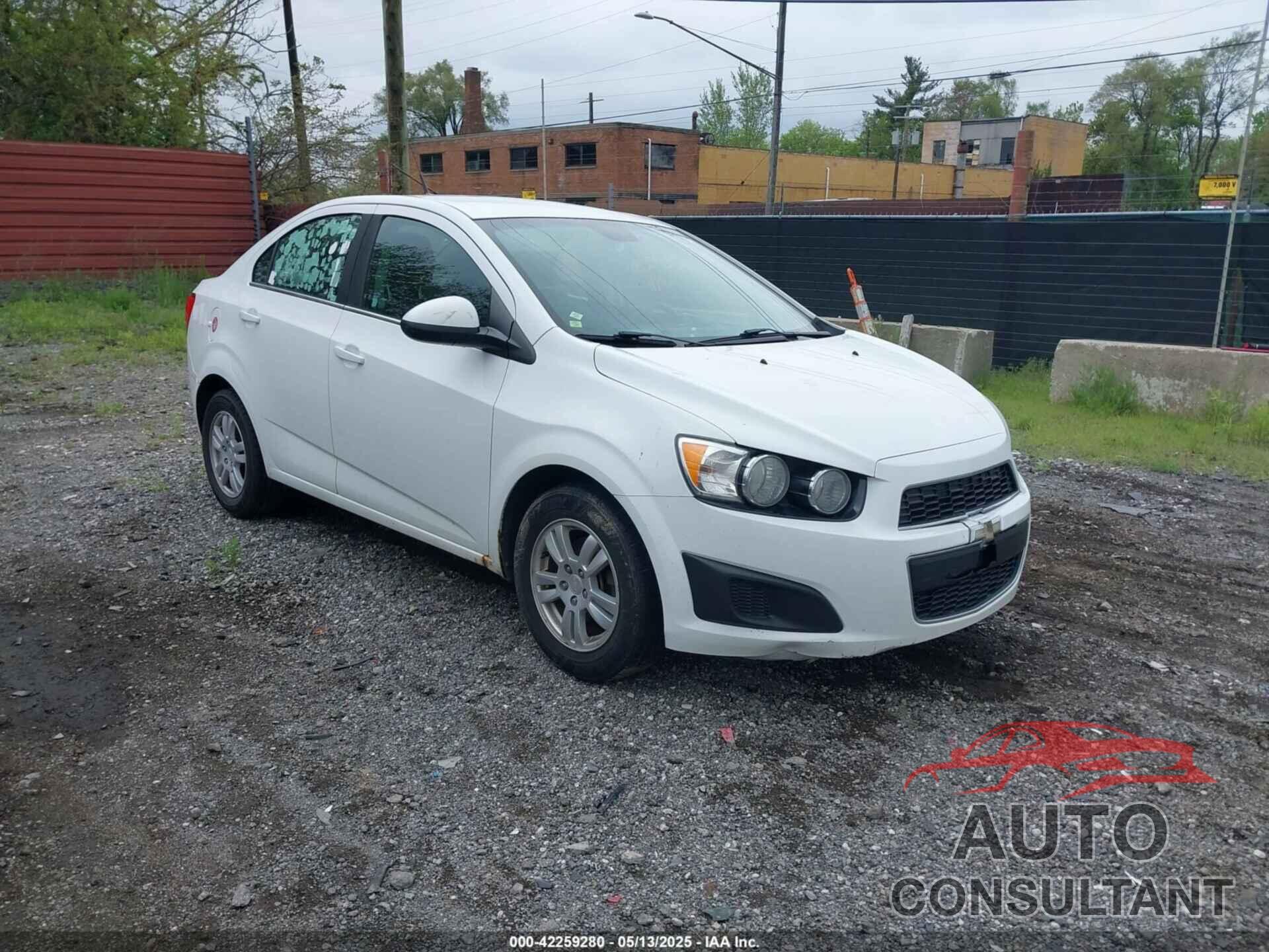 CHEVROLET SONIC 2013 - 1G1JC5SH8D4185577