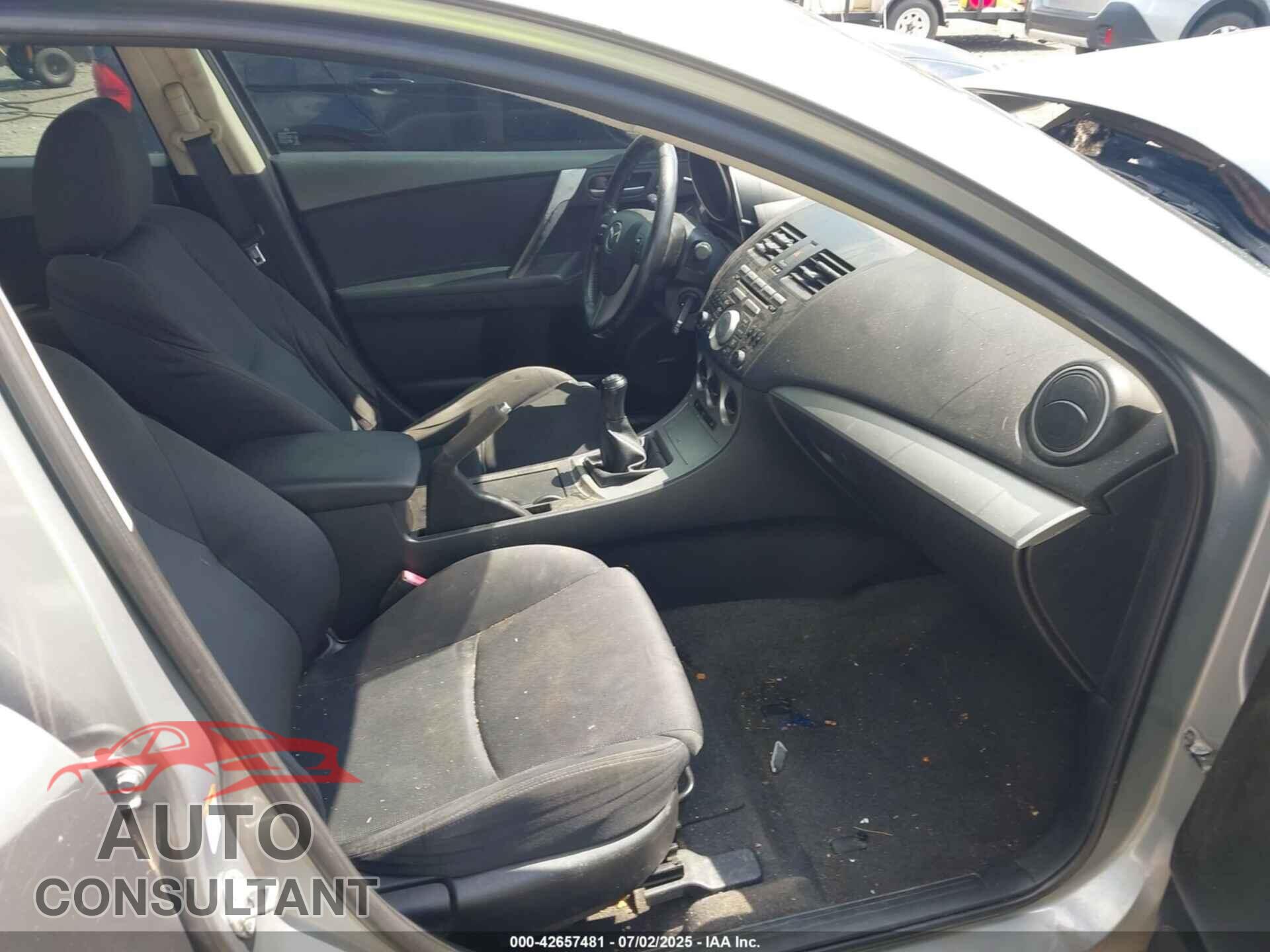 MAZDA MAZDA3 2011 - JM1BL1K56B1408188