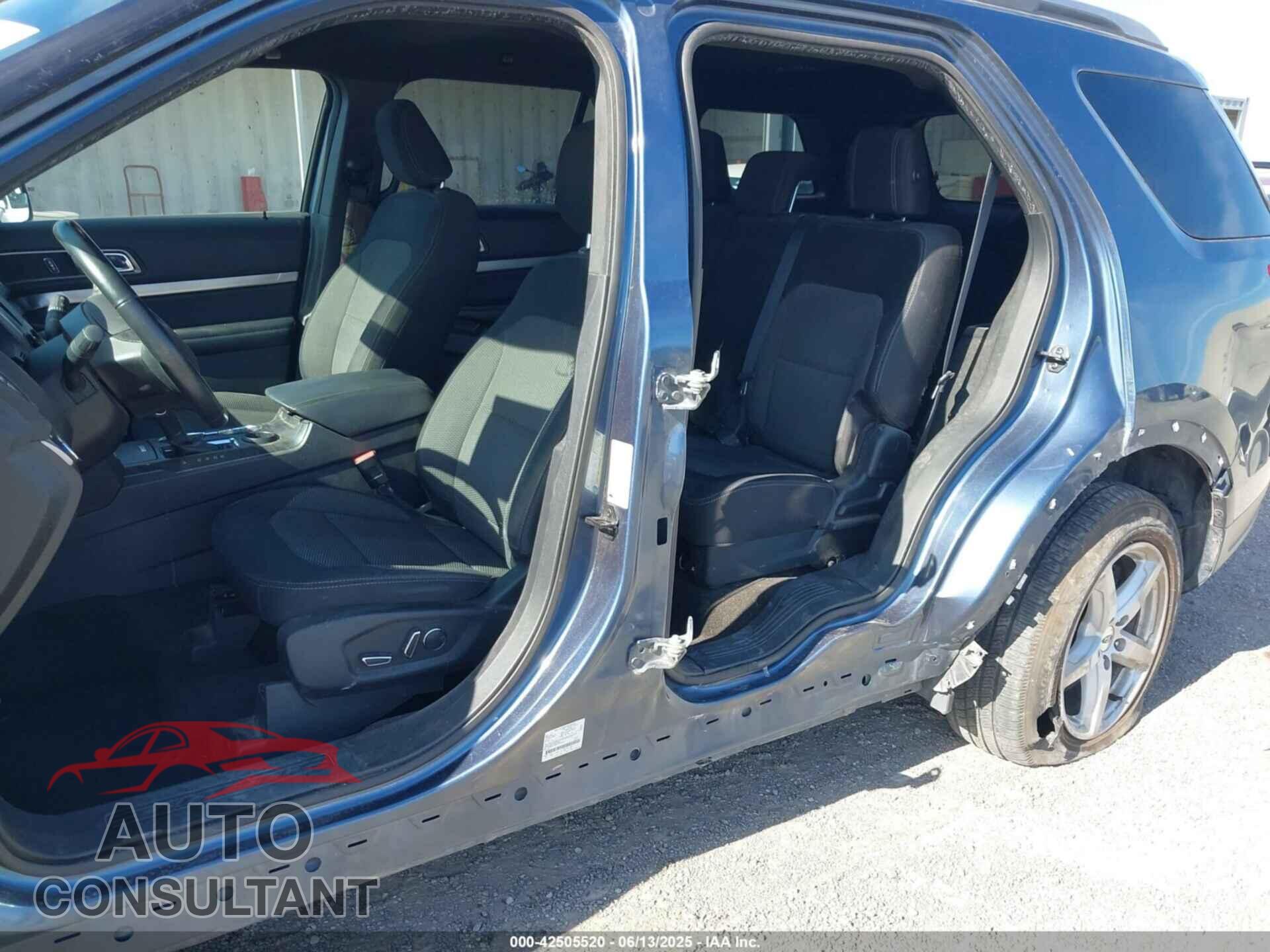 FORD EXPLORER 2018 - 1FM5K7D80JGA32007