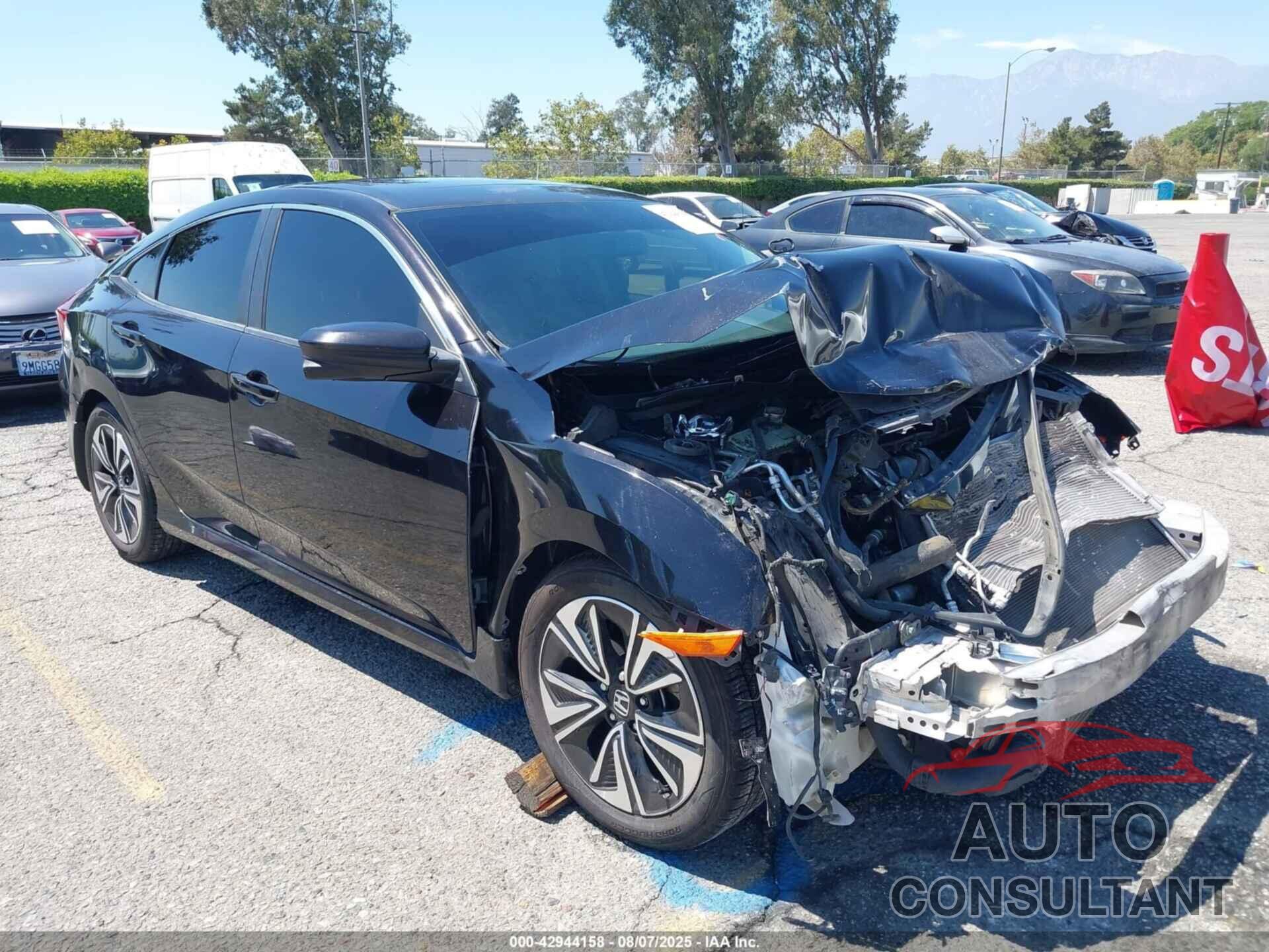 HONDA CIVIC 2018 - JHMFC1F7XJX004348