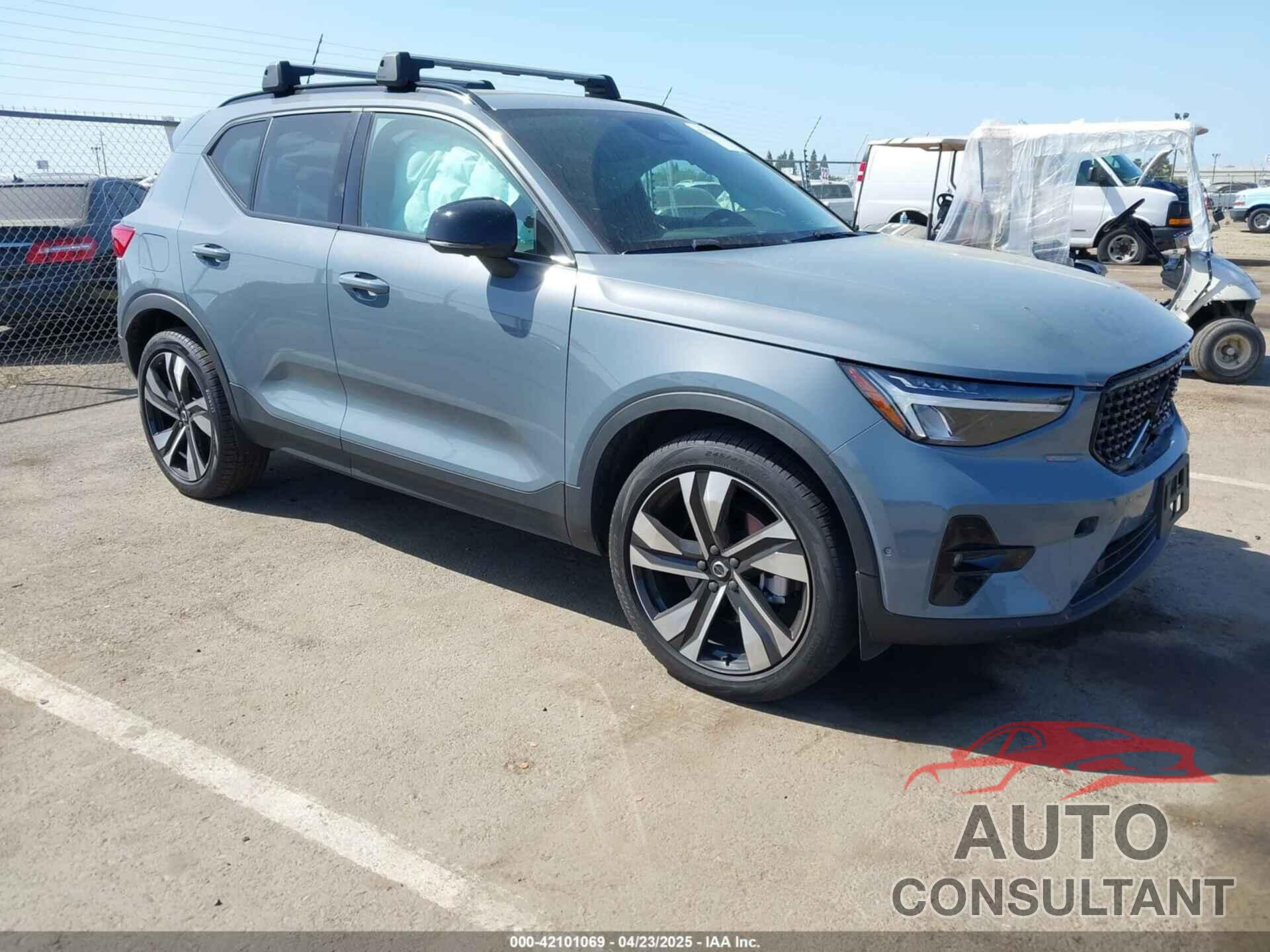 VOLVO XC40 2023 - YV4L12UX9P2060819