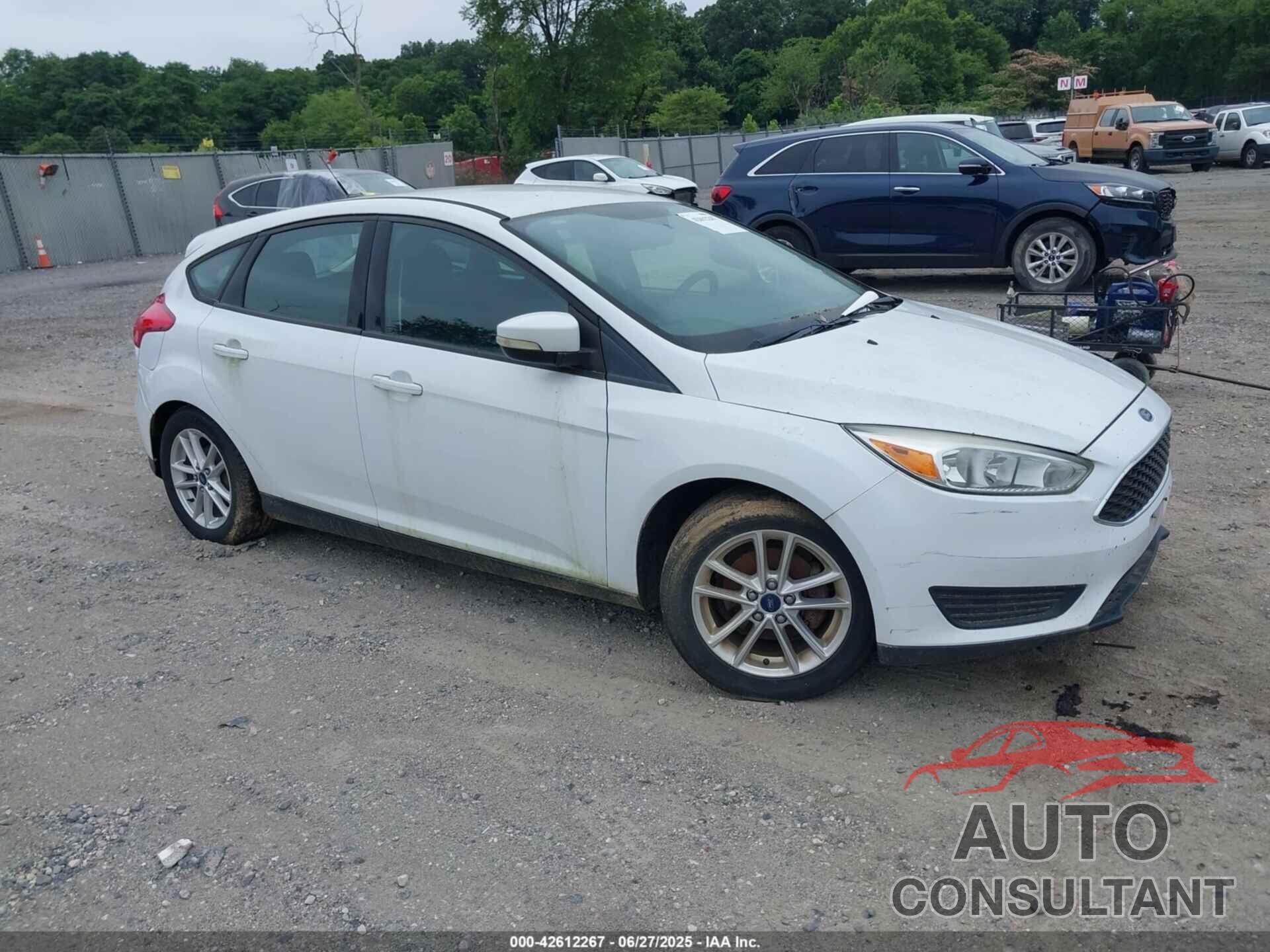 FORD FOCUS 2015 - 1FADP3K23FL275937