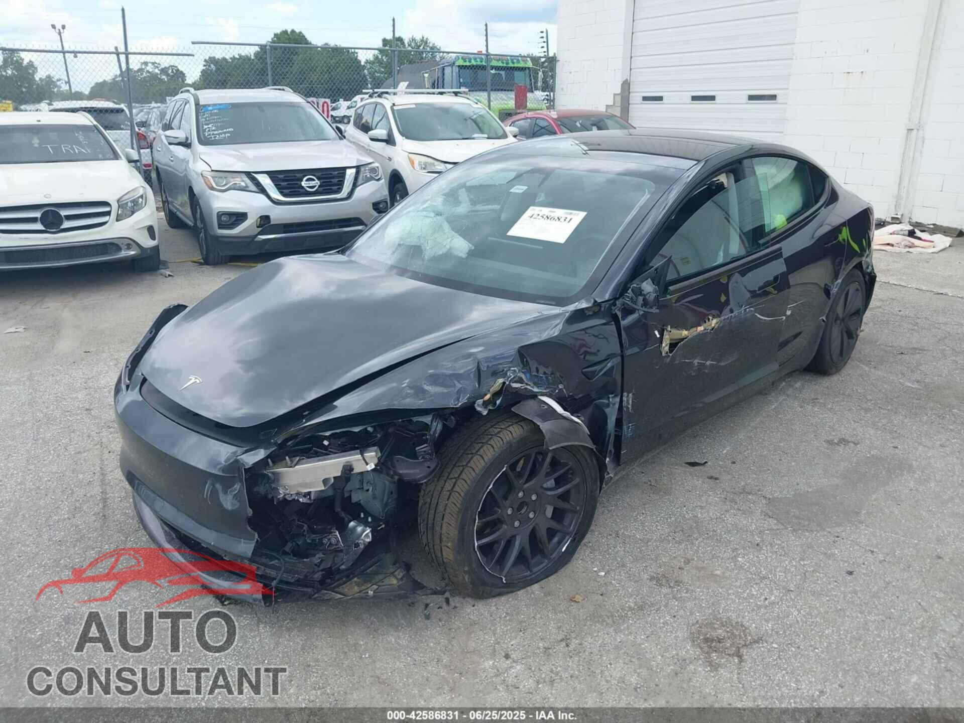TESLA MODEL 3 2024 - 5YJ3E1EA4RF722849