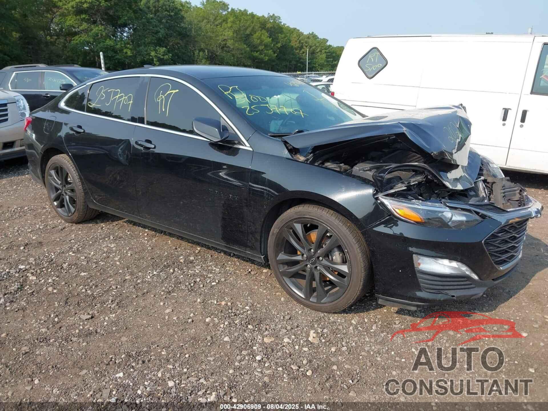 CHEVROLET MALIBU 2021 - 1G1ZD5ST2MF023436