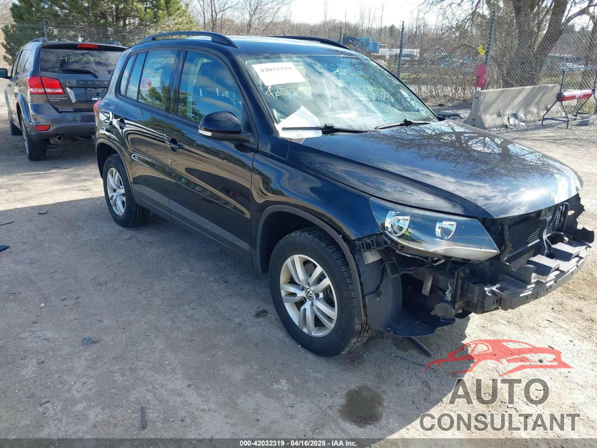 VOLKSWAGEN TIGUAN 2017 - WVGAV7AX6HK016922