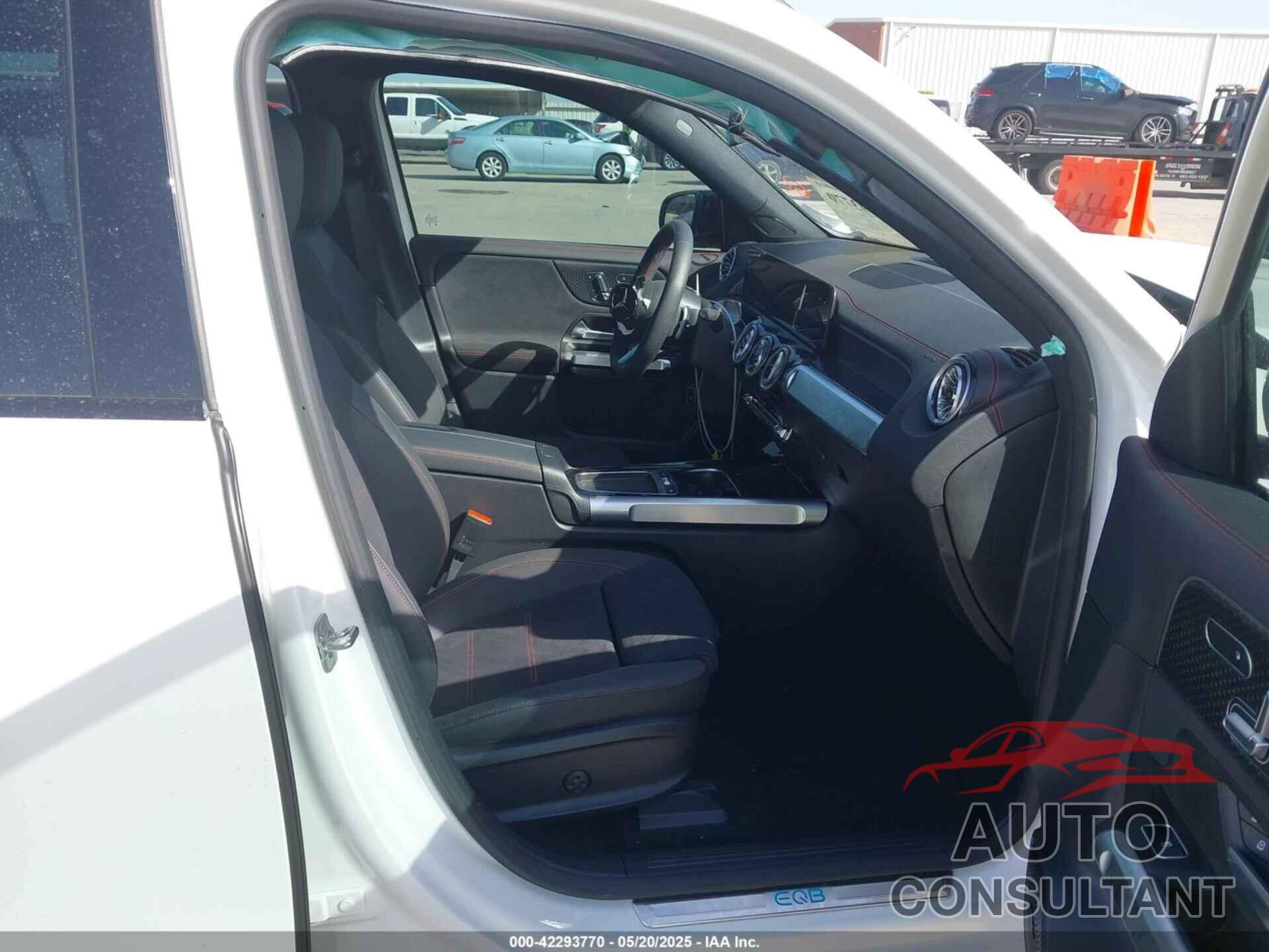 MERCEDES-BENZ EQB 300 SUV 2024 - W1N9M0KB8RN104156