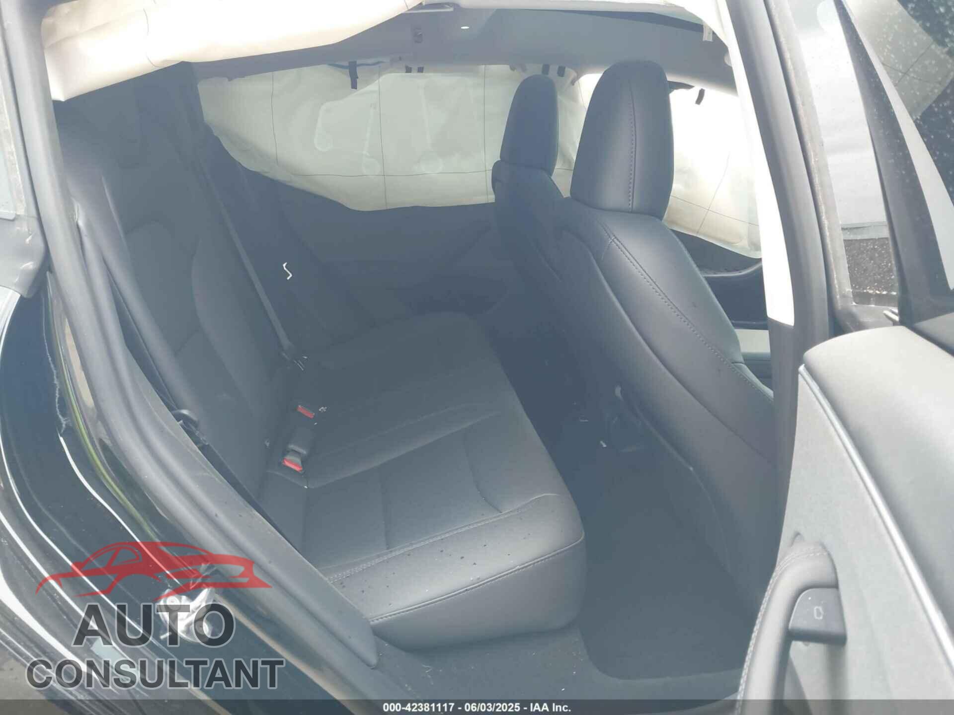 TESLA MODEL 3 2025 - 5YJ3E1EA2SF906855