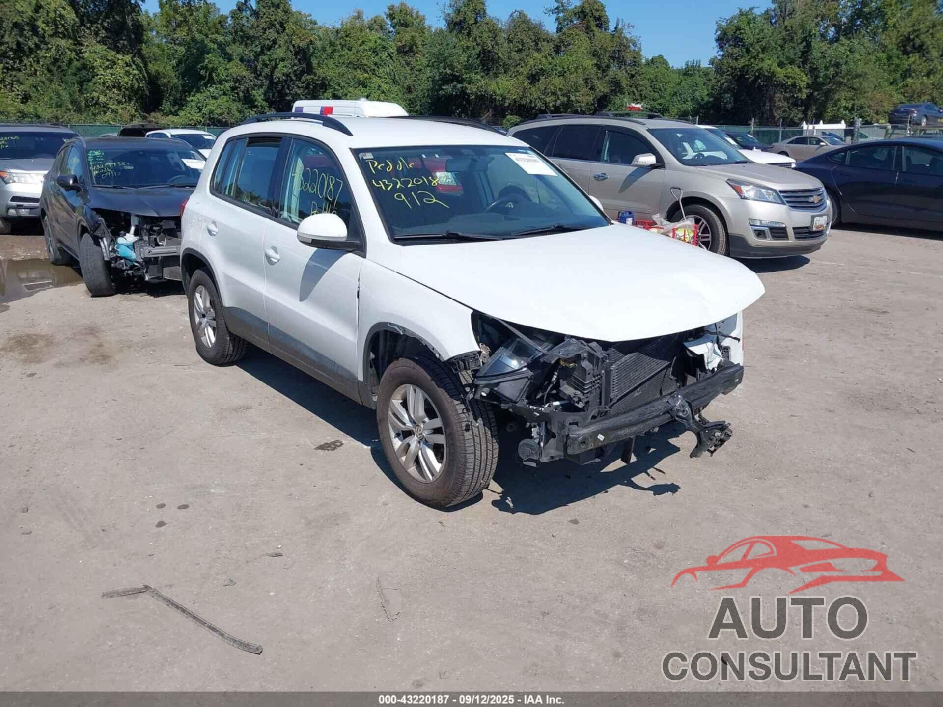 VOLKSWAGEN TIGUAN 2015 - WVGAV7AX7FW614152