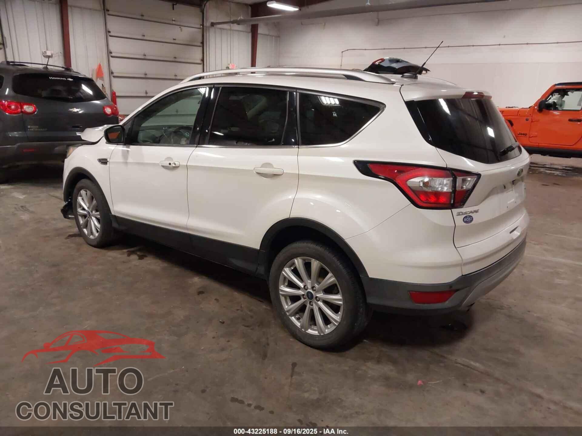 FORD ESCAPE 2017 - 1FMCU0J96HUC25652