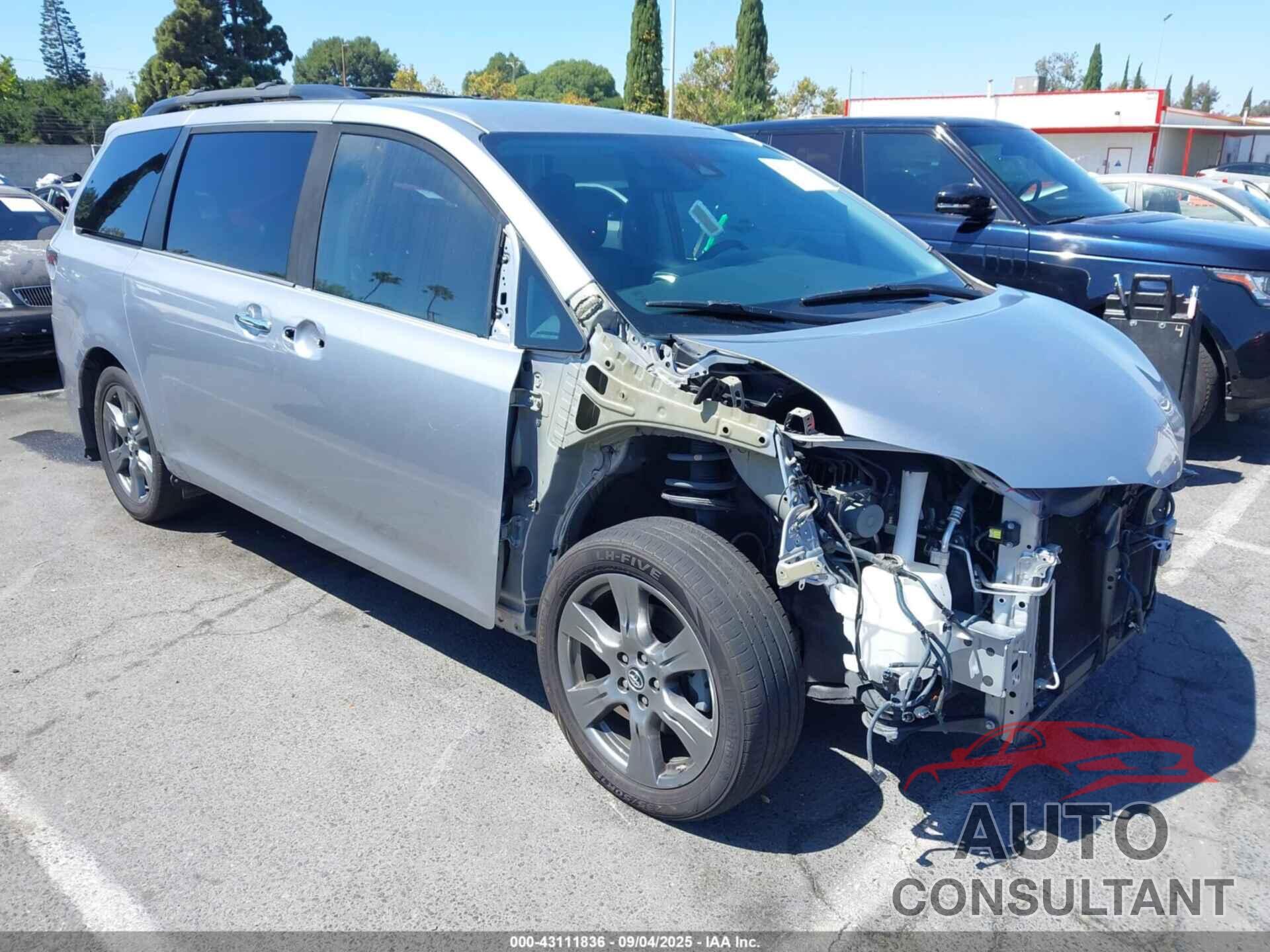 TOYOTA SIENNA 2018 - 5TDXZ3DCXJS962511
