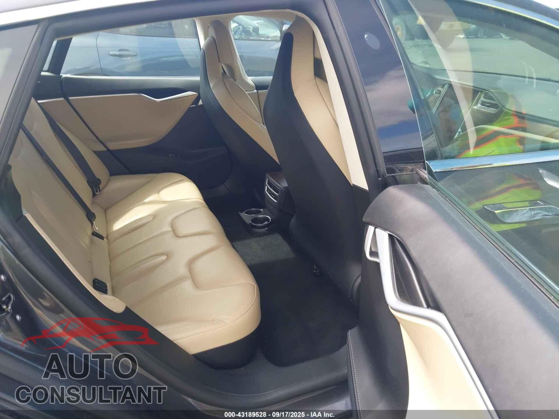 TESLA MODEL S 2017 - 5YJSA1E26HF209326