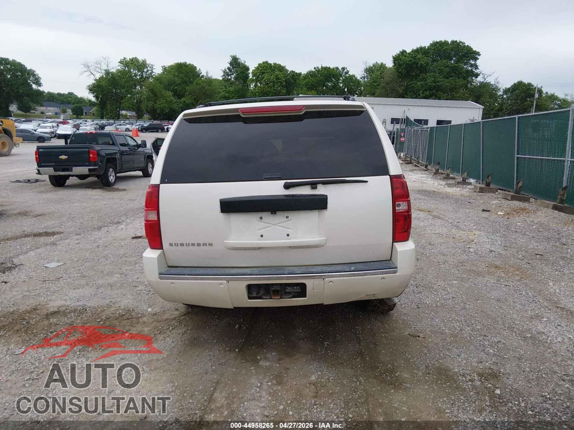 CHEVROLET SUBURBAN 1500 2013 - 1GNSKKE70DR193473