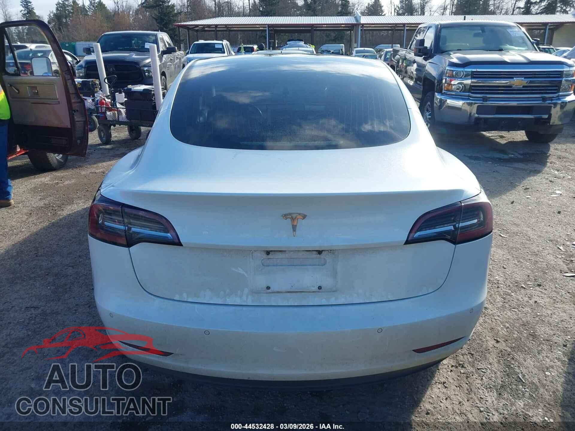 TESLA MODEL 3 2018 - 5YJ3E1EB8JF085395