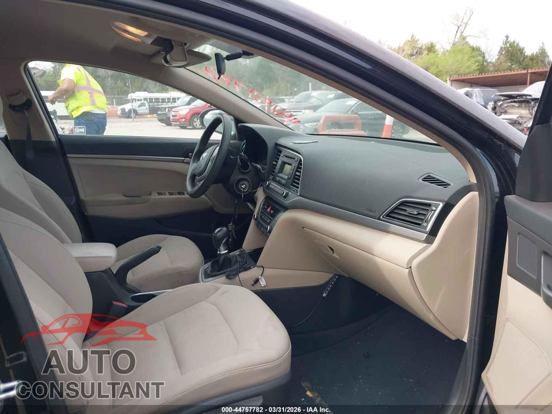 HYUNDAI ELANTRA 2017 - 5NPD74LF2HH082784