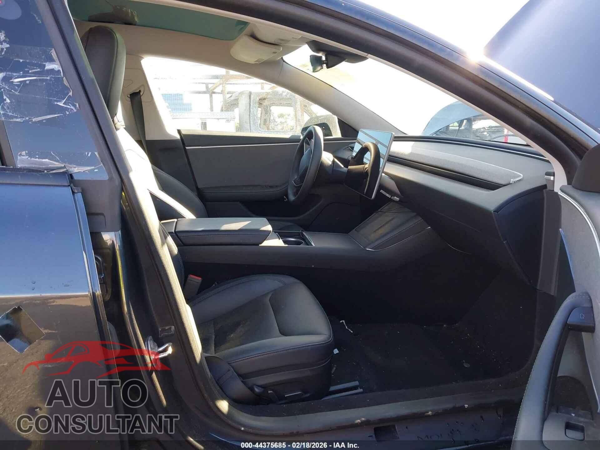 TESLA MODEL 3 2024 - 5YJ3E1EA1RF743089