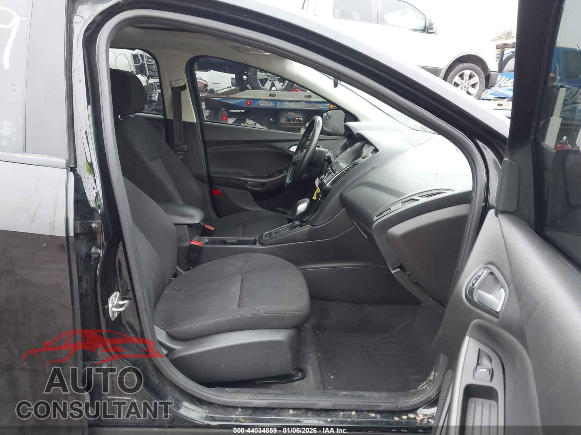 FORD FOCUS 2017 - 1FADP3M23HL328331