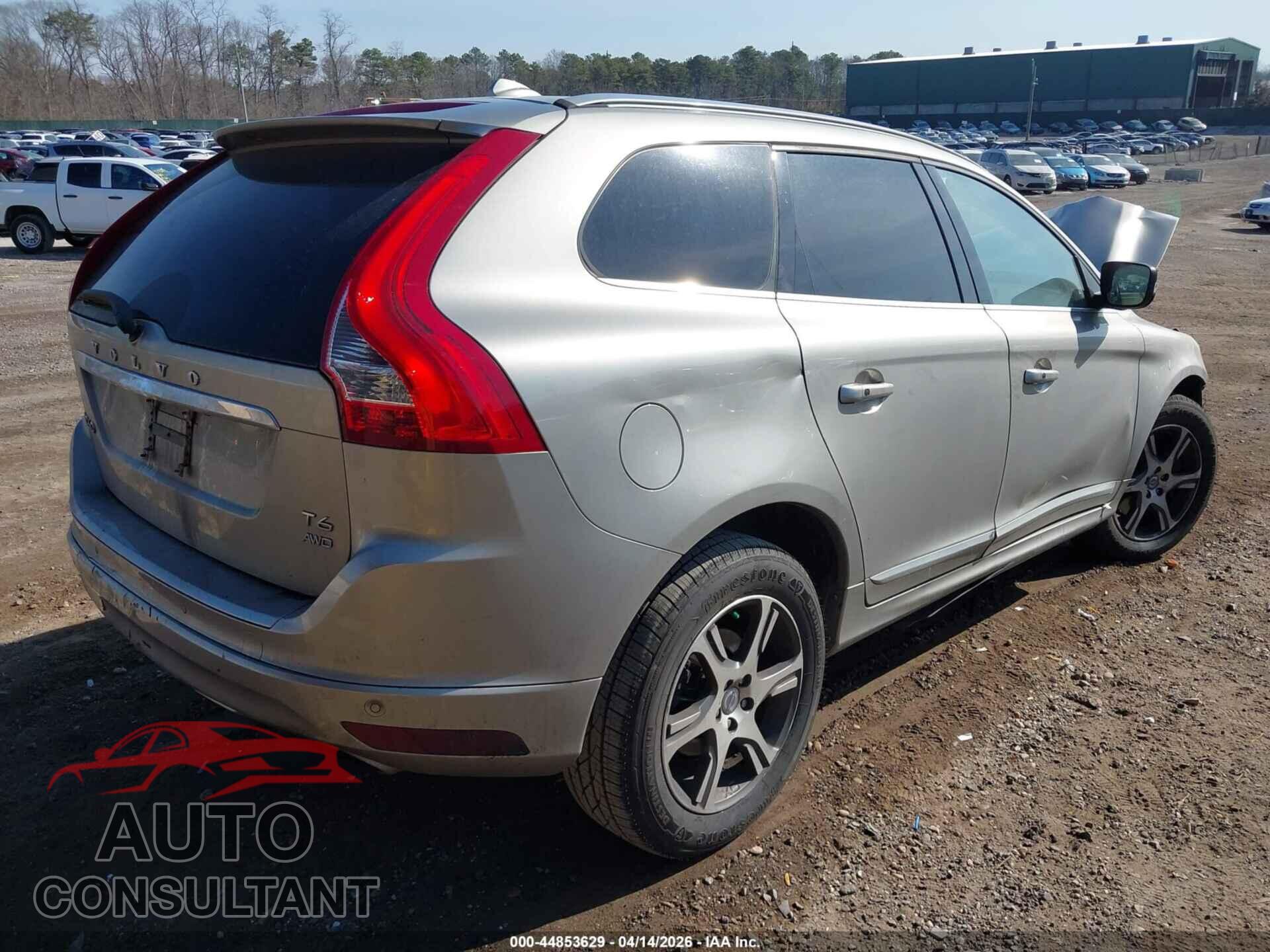 VOLVO XC60 2015 - YV4902RD7F2615325