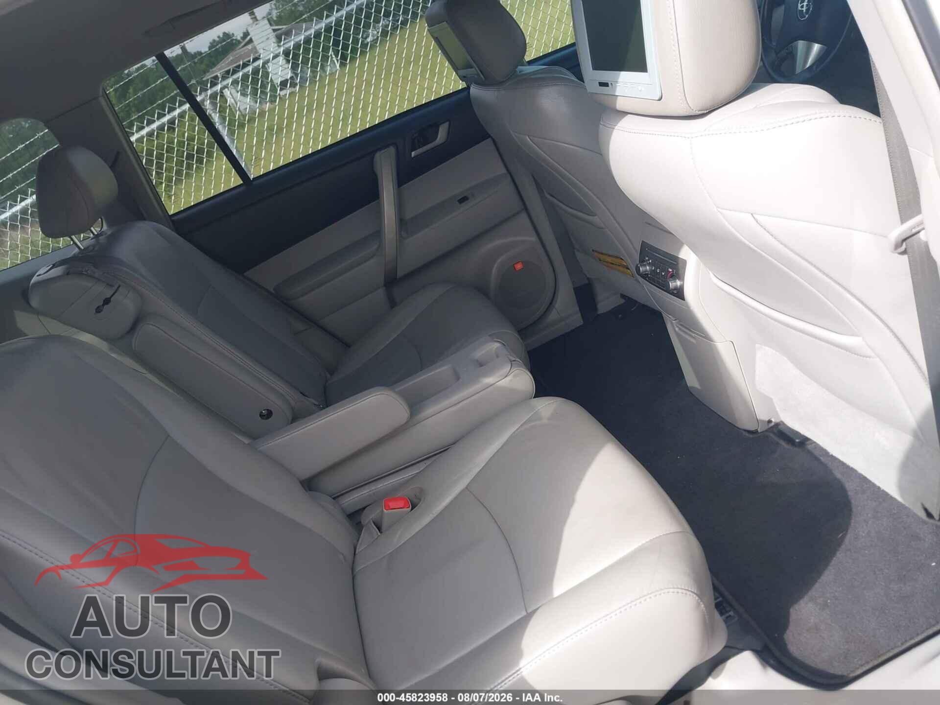 TOYOTA HIGHLANDER 2011 - 5TDBK3EH8BS067948