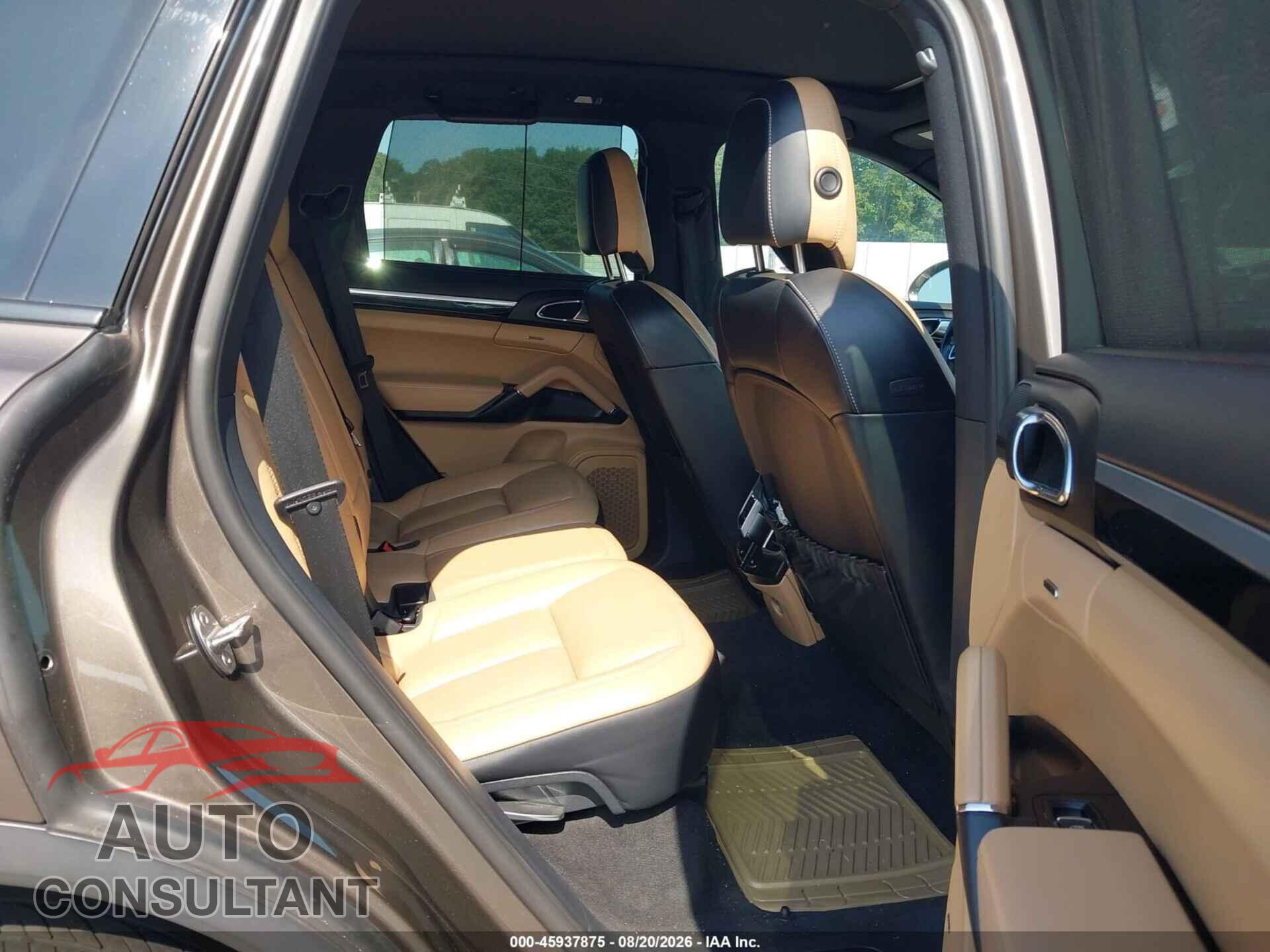 PORSCHE CAYENNE 2016 - WP1AA2A27GKA15962